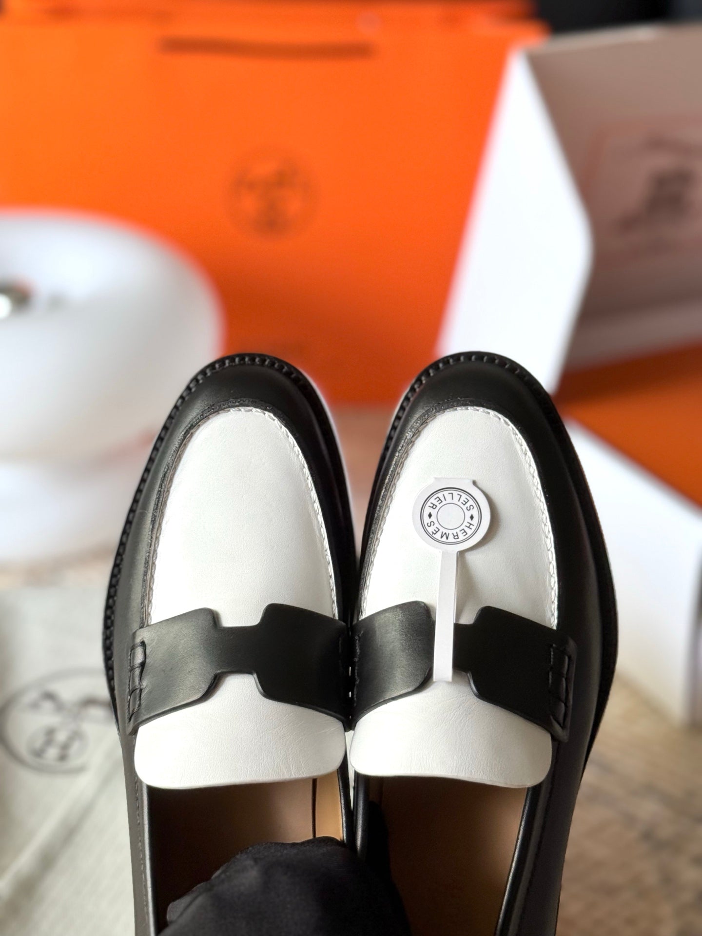 HM Hour Loafer Black White Cowhide 531378