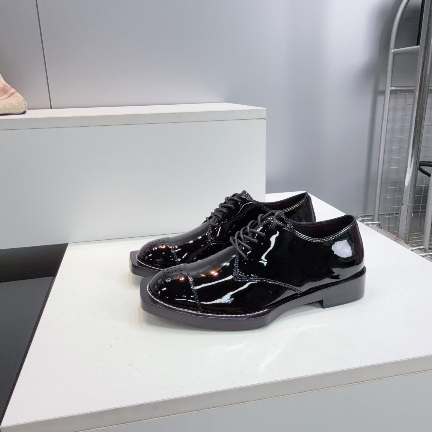 CC Lace-Up Shoes Black Crocodile Embossed Patent Calfskin 842726