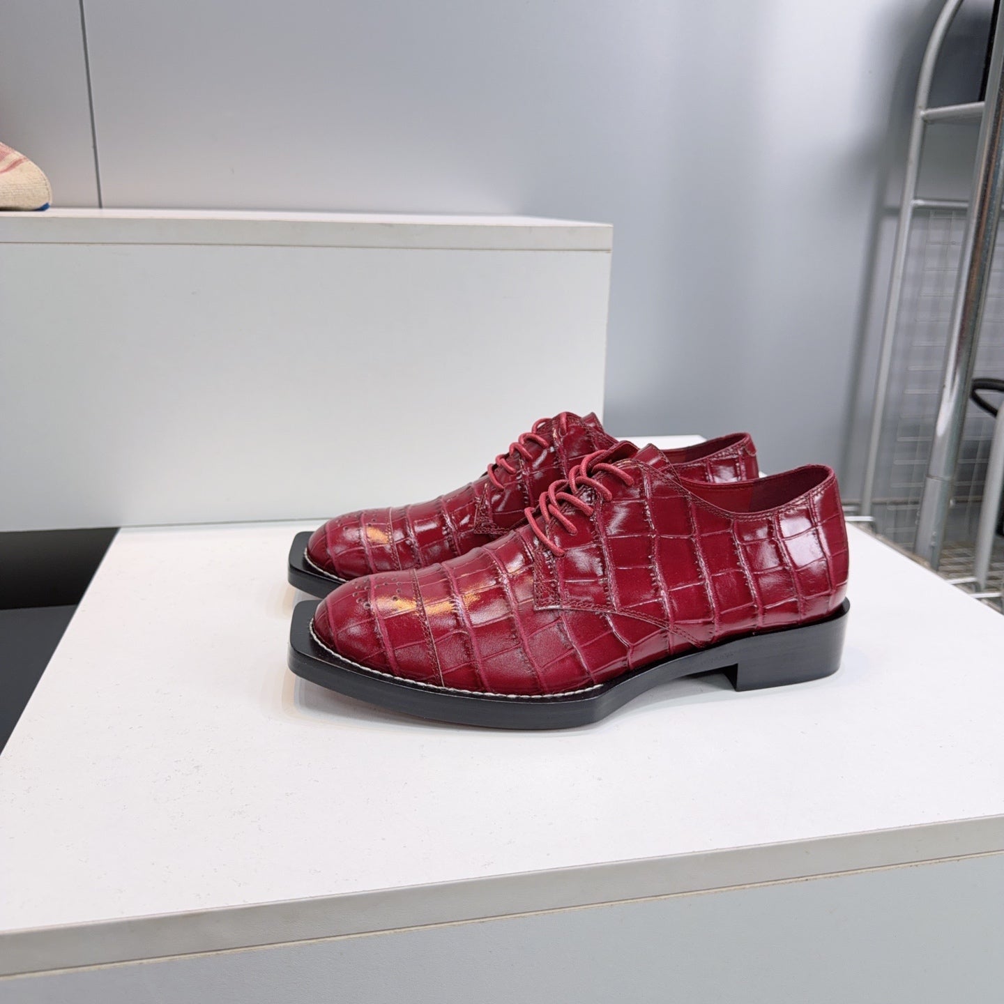 CC Lace-Up Shoes Burgundy Crocodile Embossed Patent Calfskin 842730