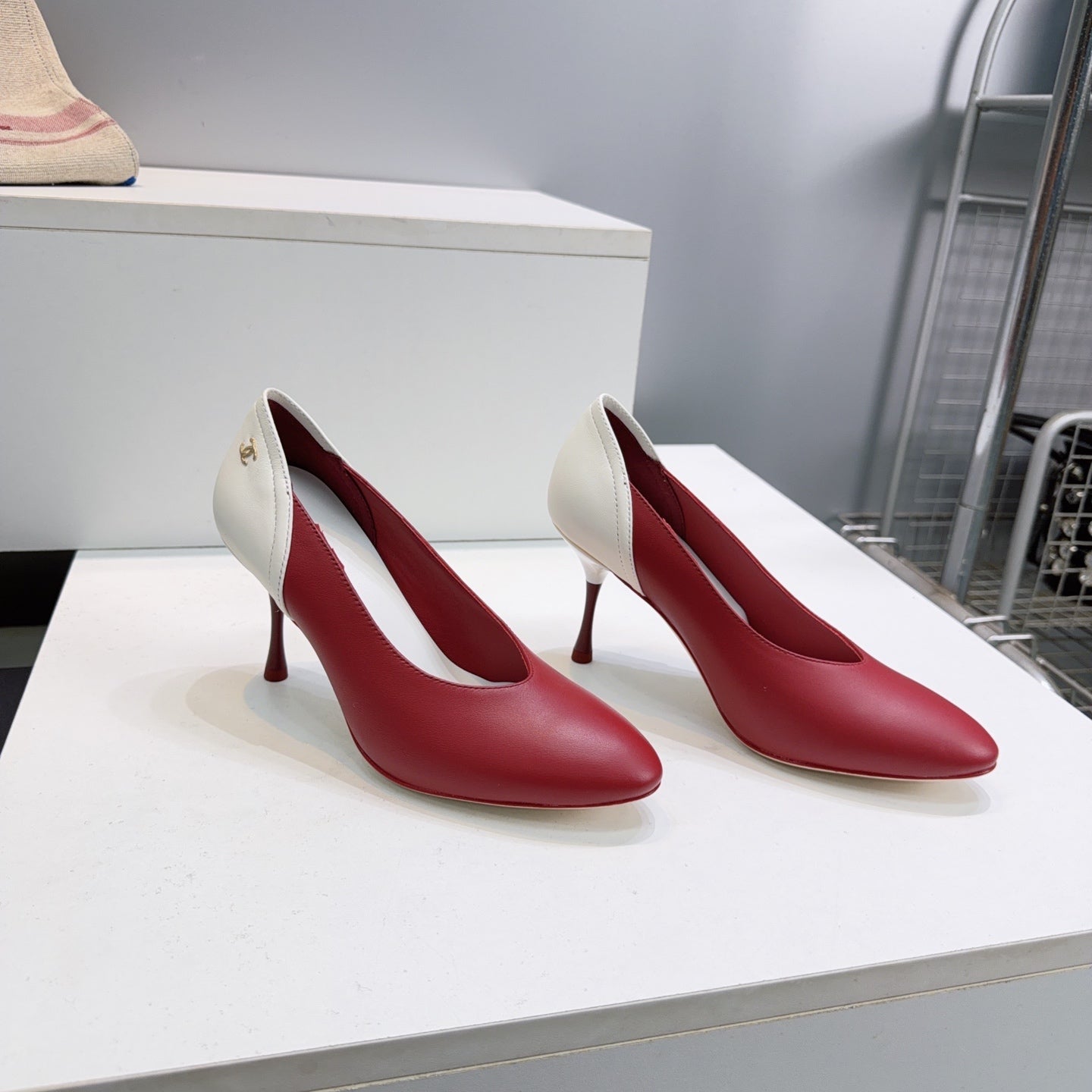 CC FW26 High Heels Pumps 8.5cm White Burgundy Lambskin 942740