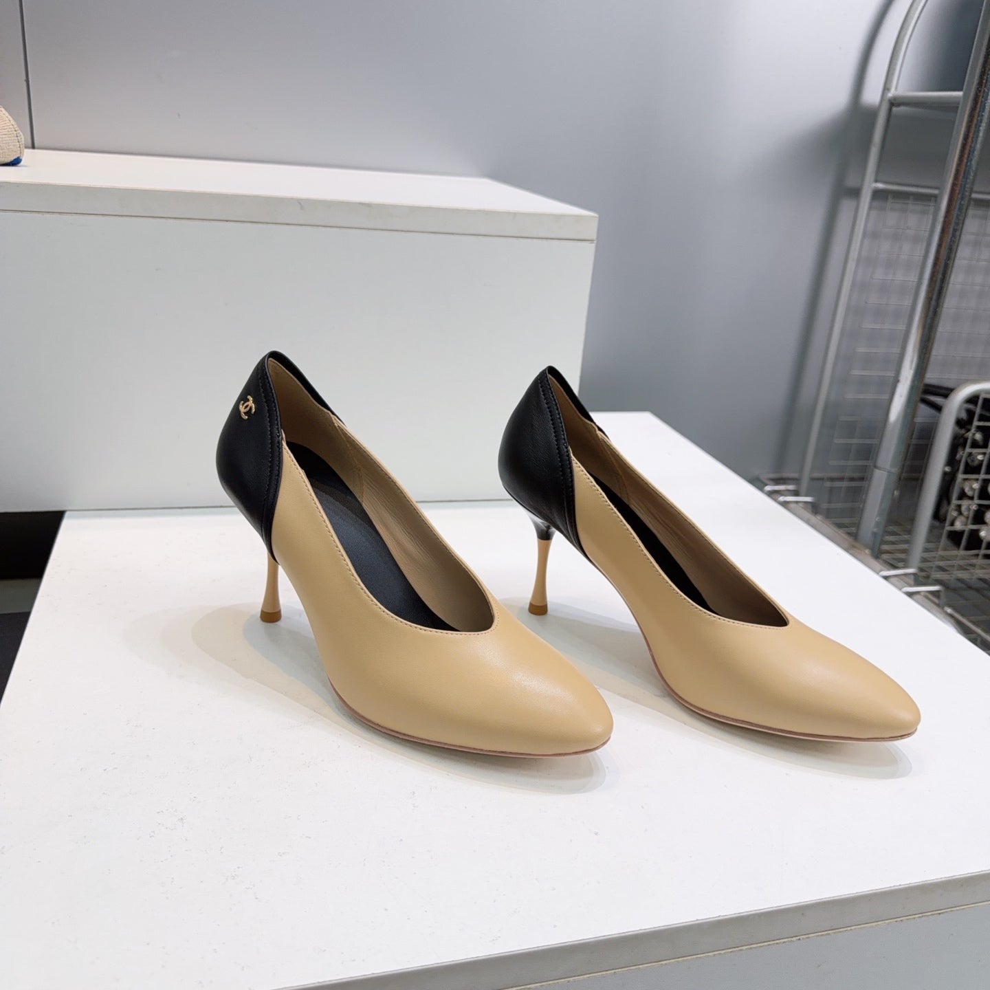 CC FW26 High Heels Pumps 8.5cm Black Beige Lambskin 942741