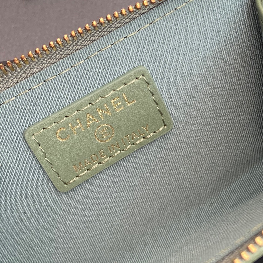 CC Hook & Chain Zipper Card Holder Light Green Caviar GHW 234727
