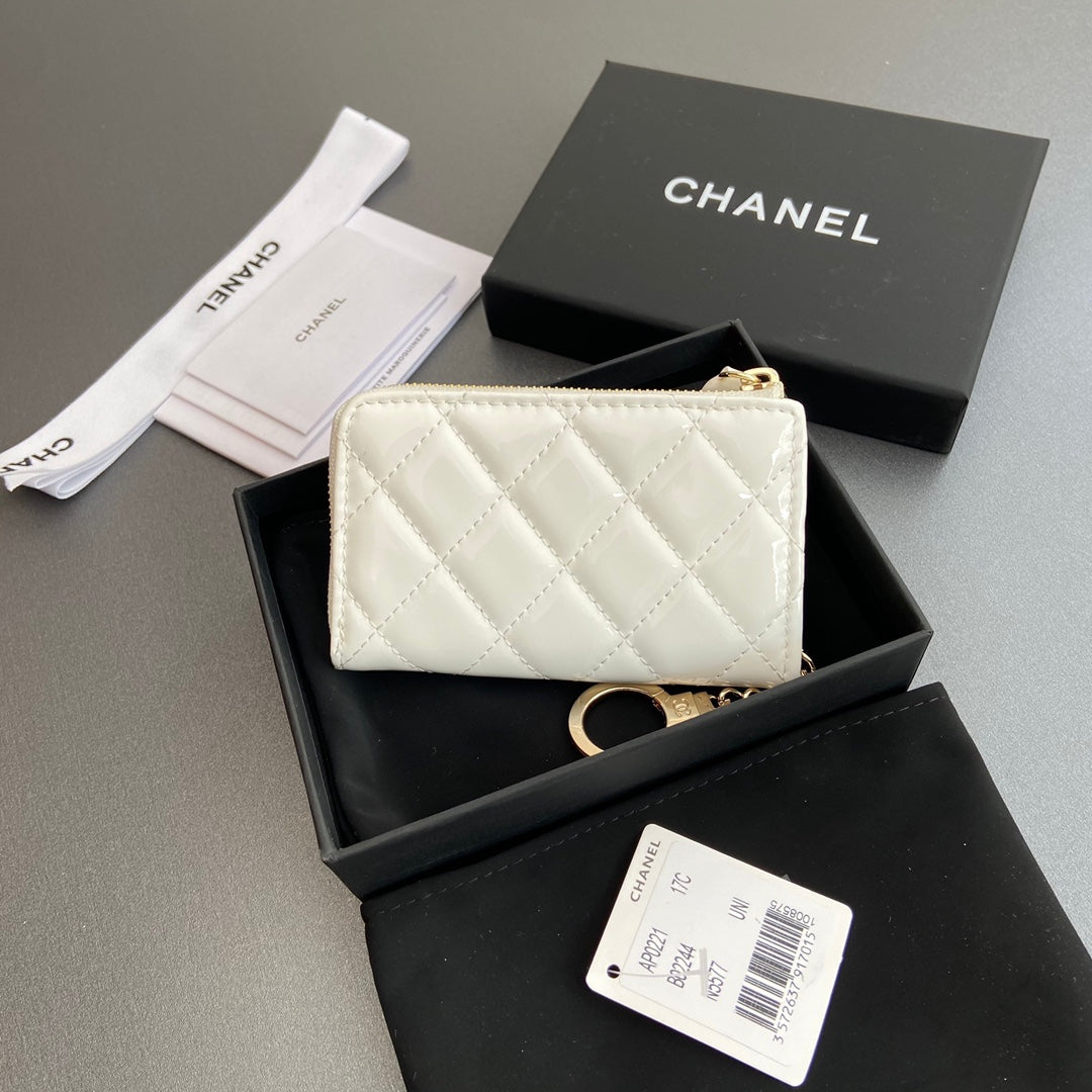 CC Hook & Chain Zipper Card Holder White Patent GHW 234739