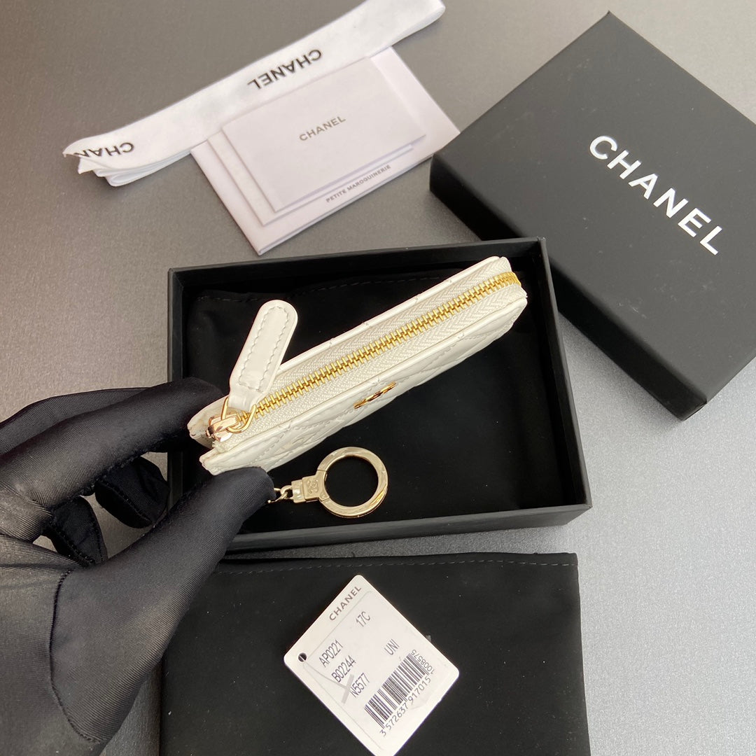 CC Hook & Chain Zipper Card Holder White Patent GHW 234739