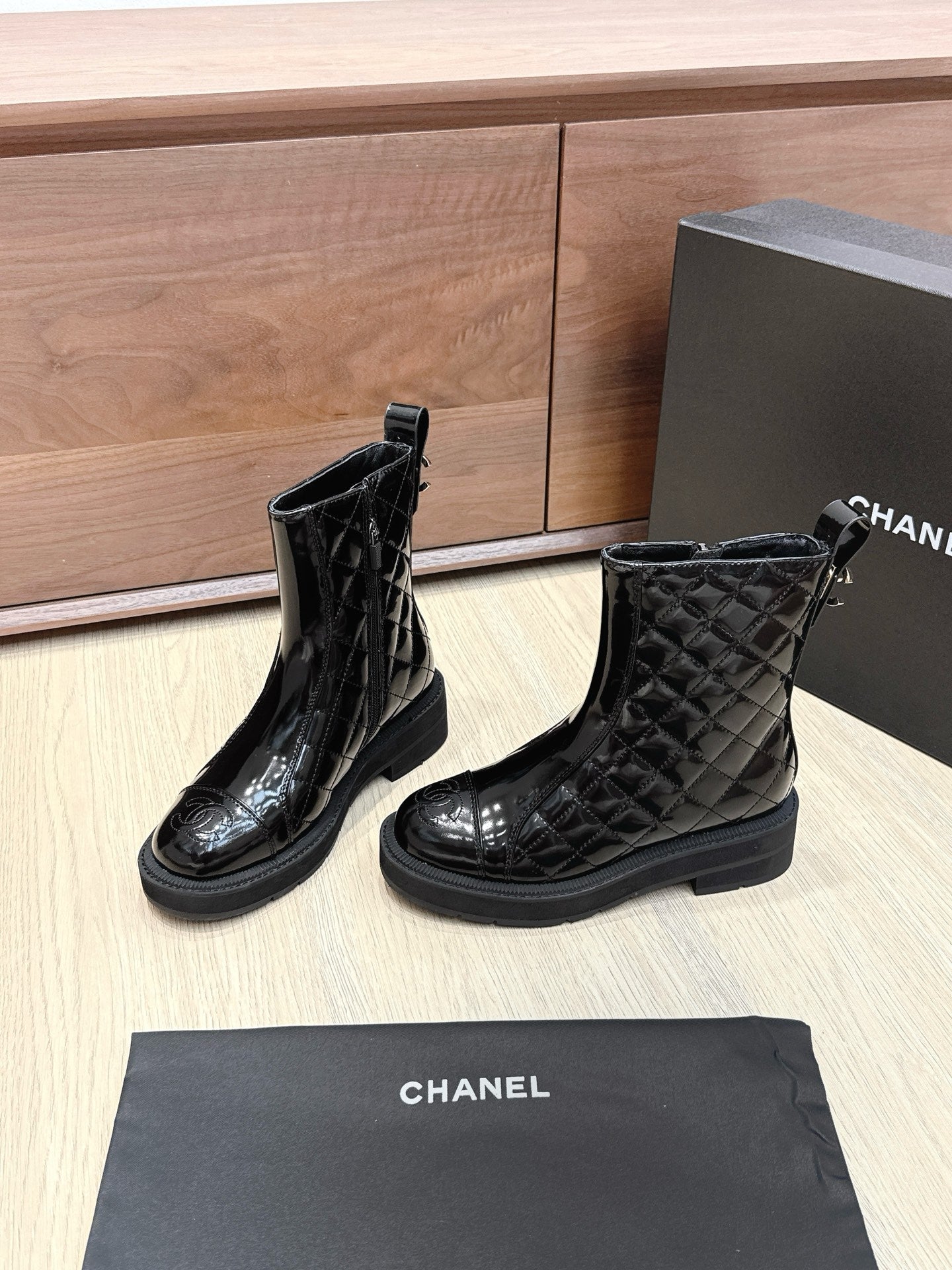 CC 25s Knight Ankle Boots 50mm Black Quilted Patent Leather 461560