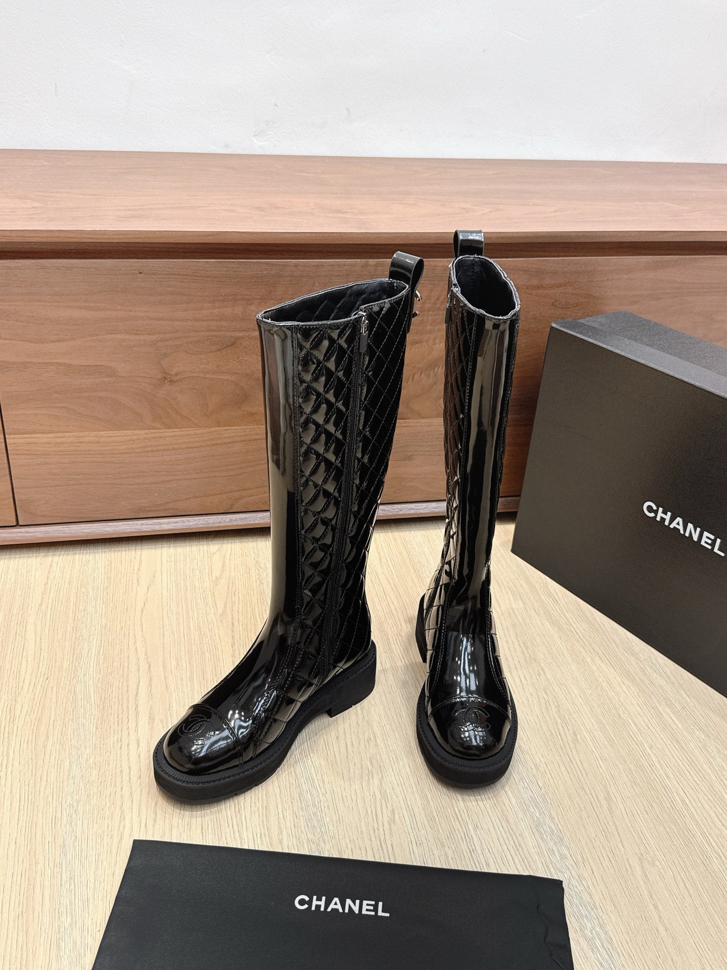 CC 25s Knight Long Boots 50mm Black Quilted Patent Leather 461562