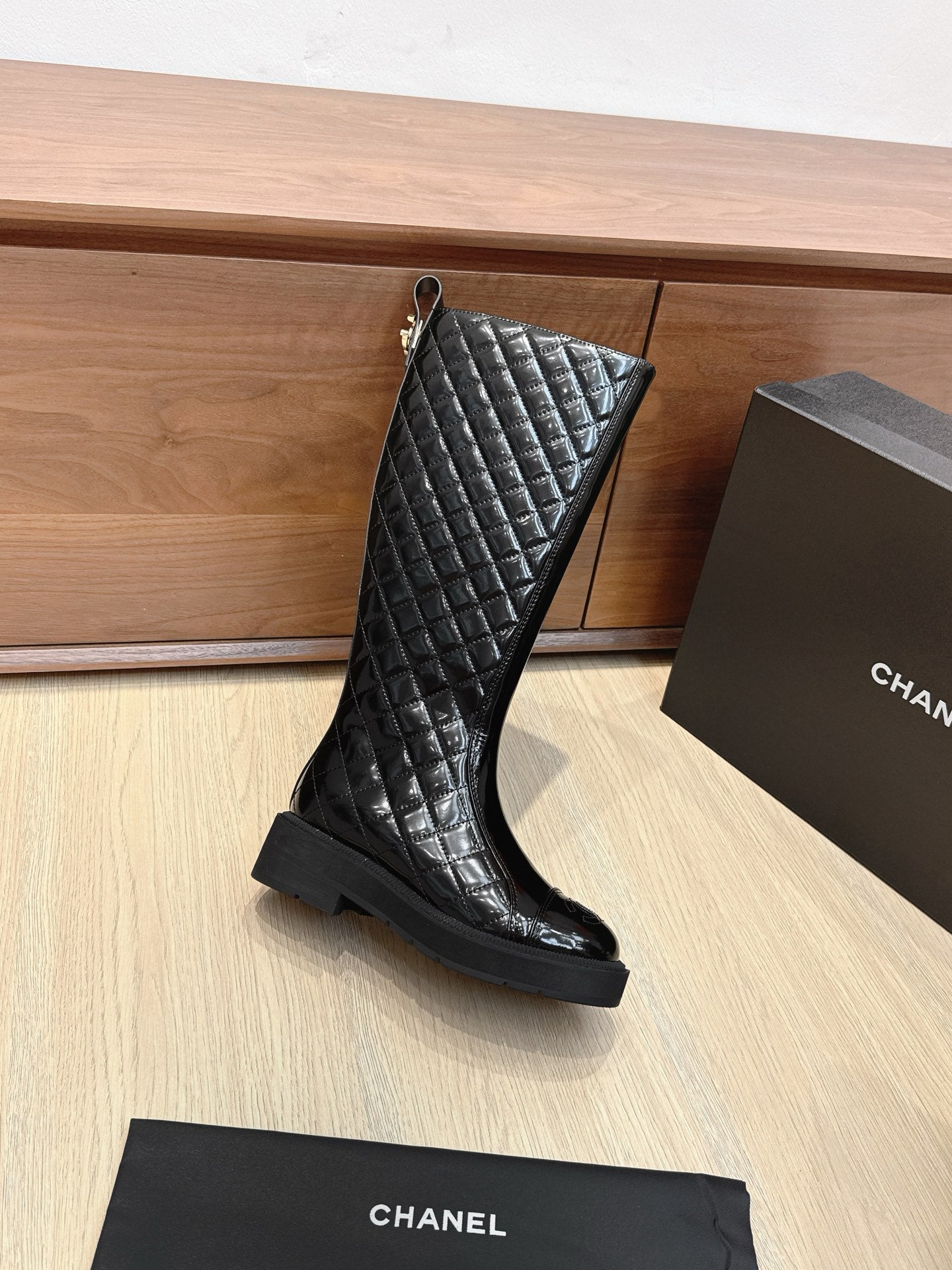 CC 25s Knight Long Boots 50mm Black Quilted Patent Leather 461562