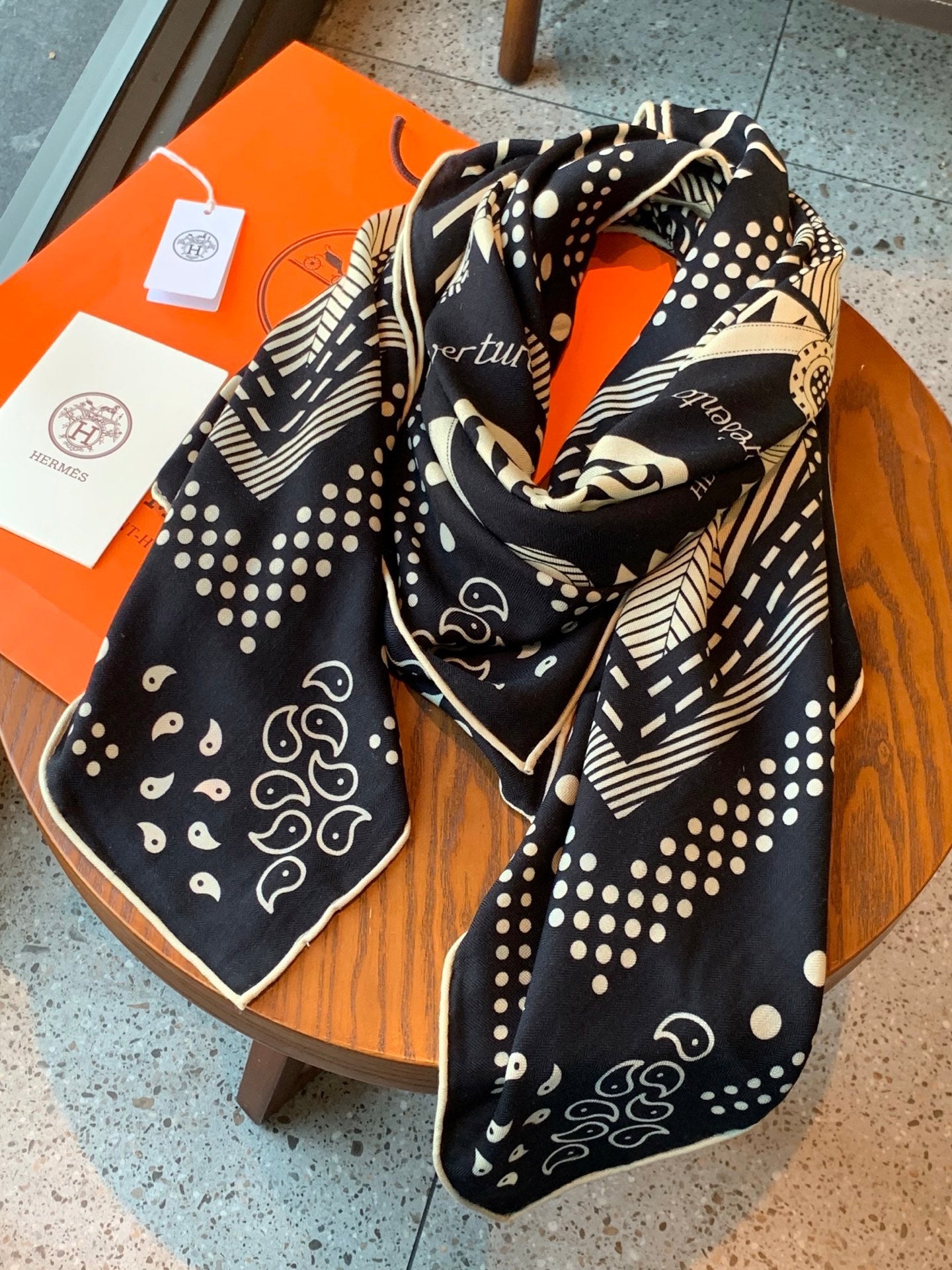 Couvertures et Tenues de Jour Bandana Scarf 135x135cm Black Colorful Cashmere Silk168116