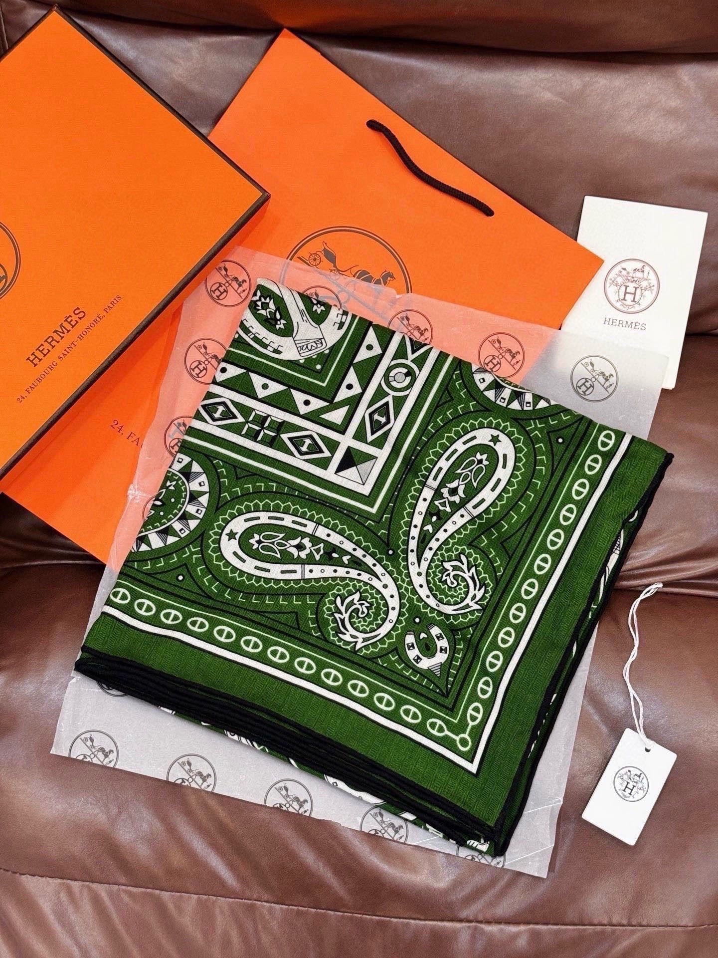 HM Cheval de Coeur Bandana Scarf 140*140cm Gren Cashmere Silk 286289