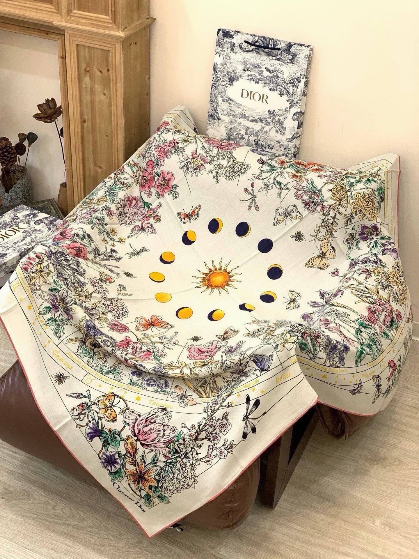 CD 26s Astral Flowers Scarf 90x90 Cream Mulberry Silk Cashmere 328856
