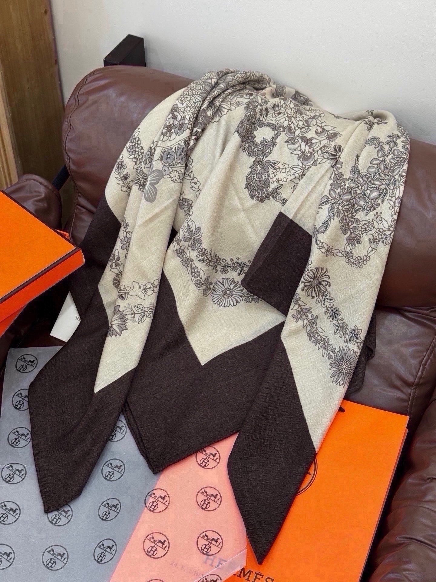 HM 26s Scarf 140 In Cashmere And Silk 216483