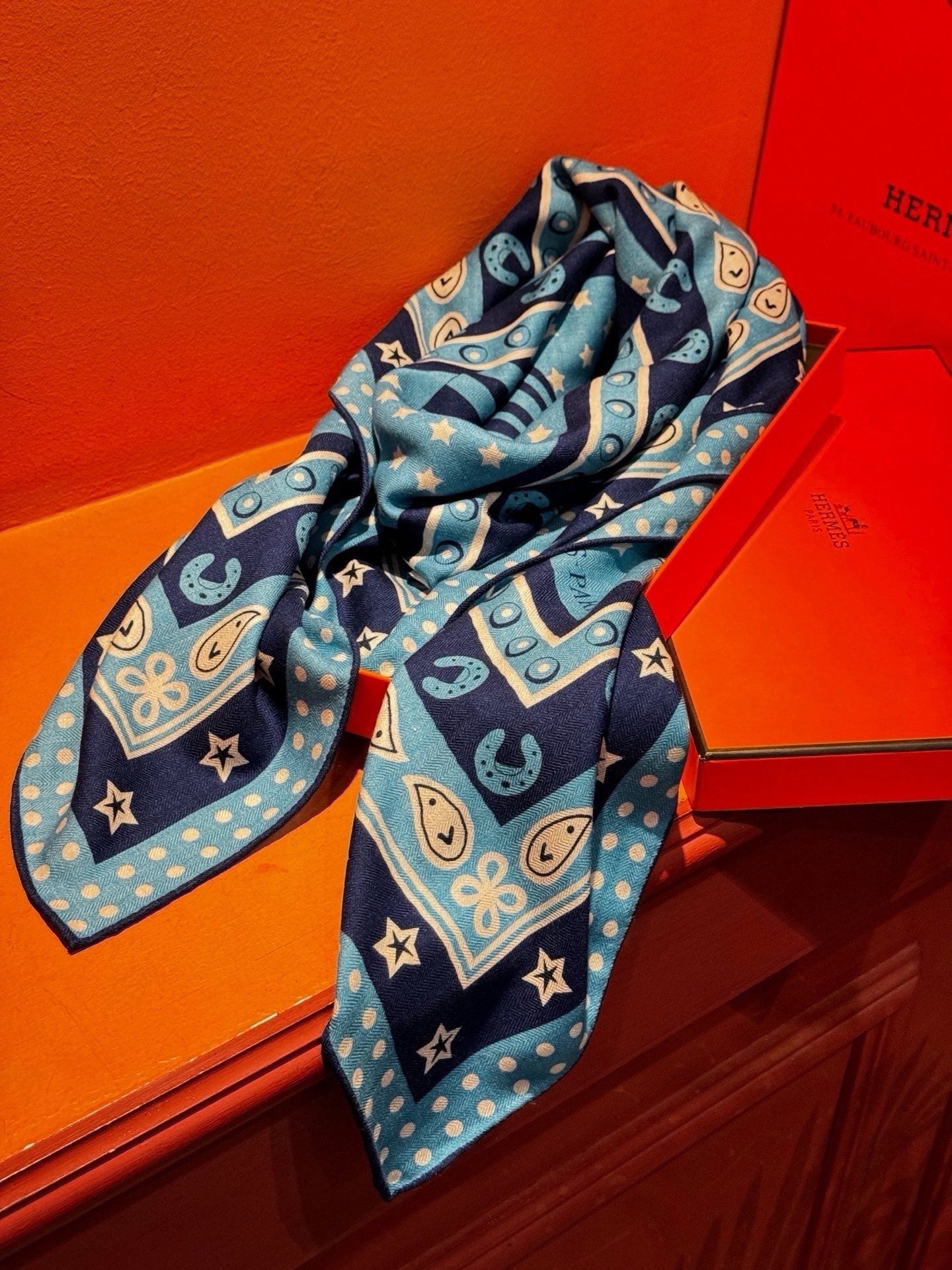 HM 26s Scarf 140 In Cashmere And Silk 441188
