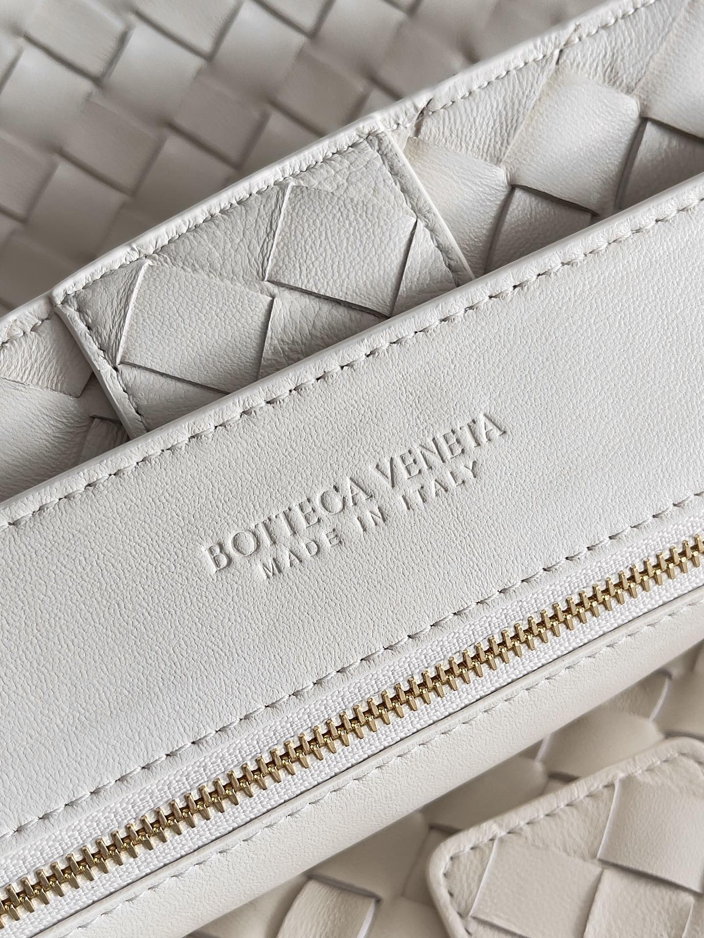 BV Large Andiamo 45 In Cream Lambskin Ghw 209096