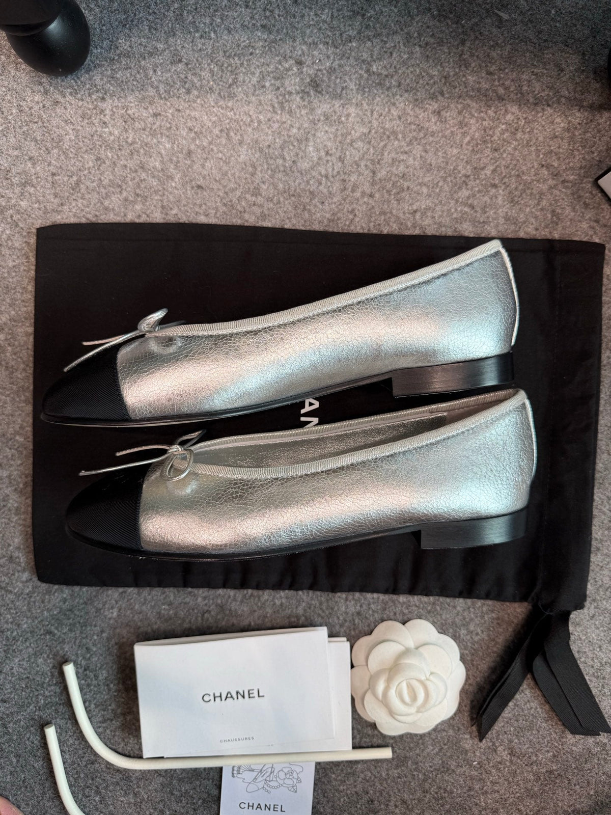 CC 26s Ballet Flats 1cm Silver Black Metallic Leather 118958