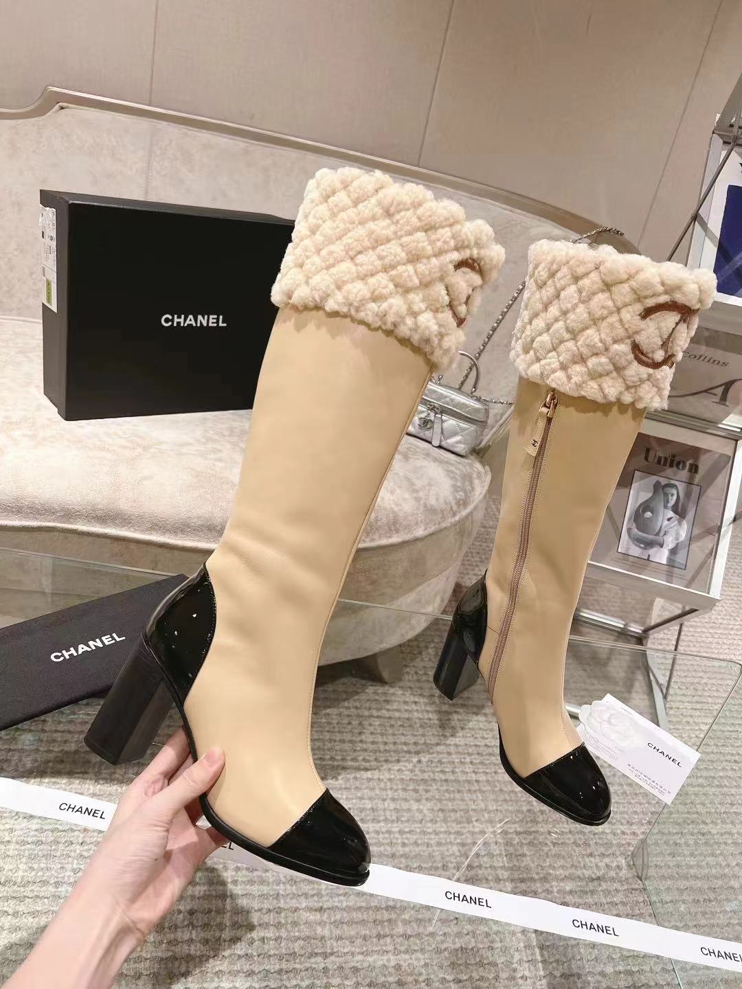 CC 26S Turnlock Quilted Shearling Jumping Boots 8.5cm Beige Leather 117690