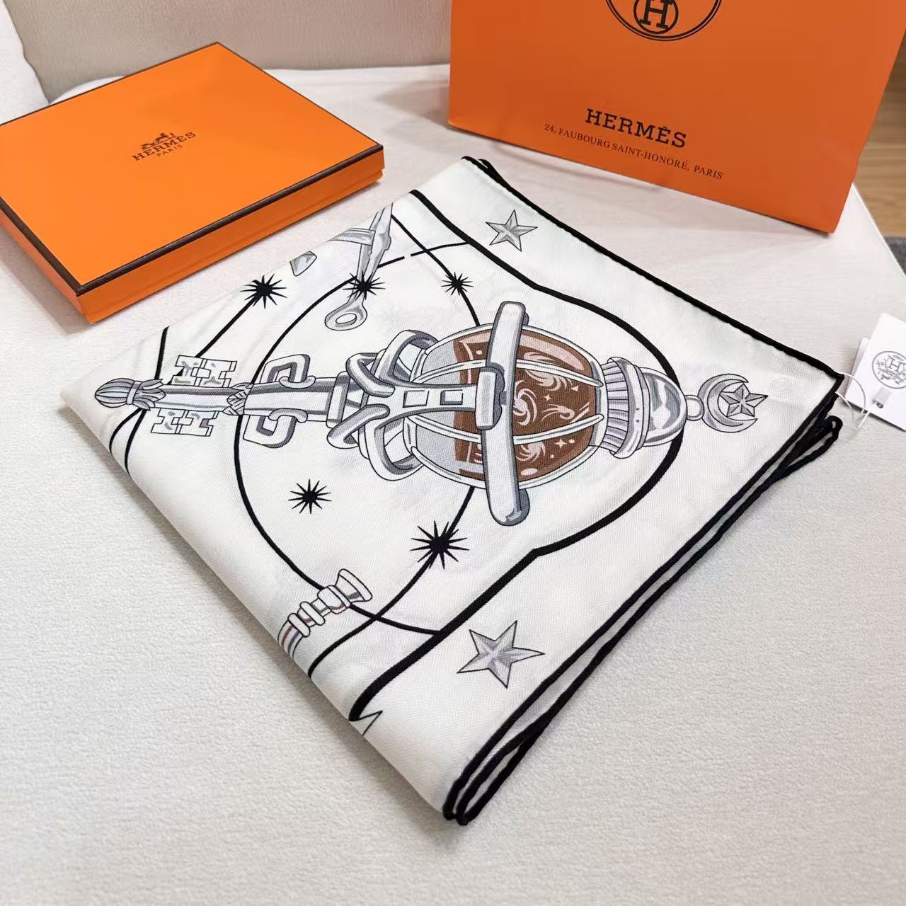 HM Creative Origins Scarf 135CM White Cashmere Silk 969434