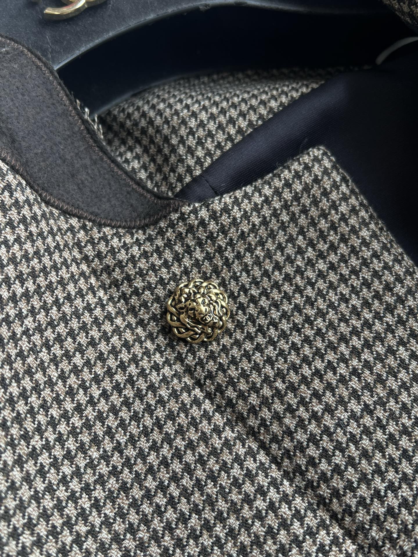 CC 26s Suit Deep Taupe Cream Tweed 401206