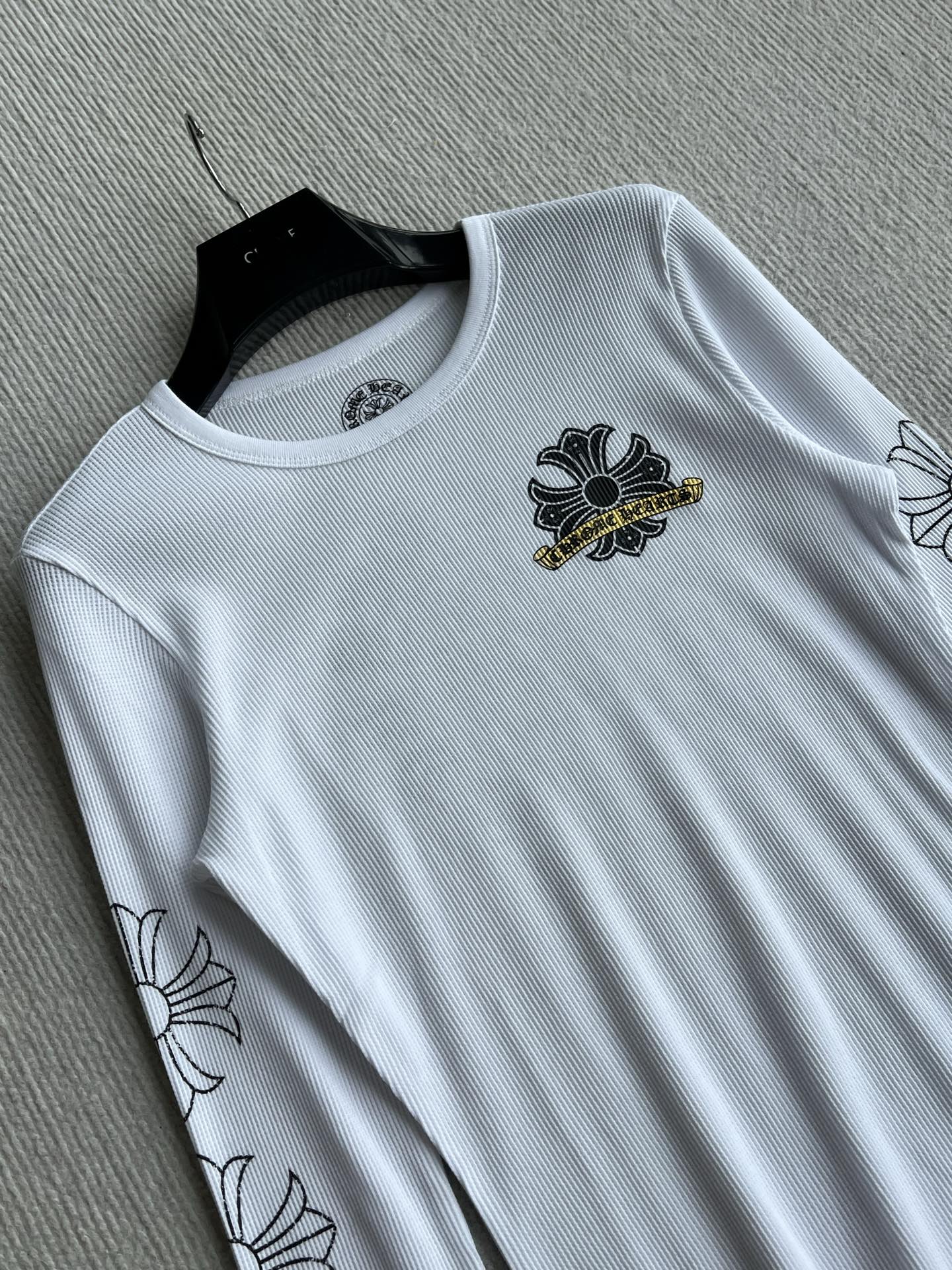 𝐂𝐡𝐫𝐨𝐦𝐞 H𝐞𝐚𝐫𝐭𝐬 26s Long-Sleeve T-Shirt White Cotton 412316