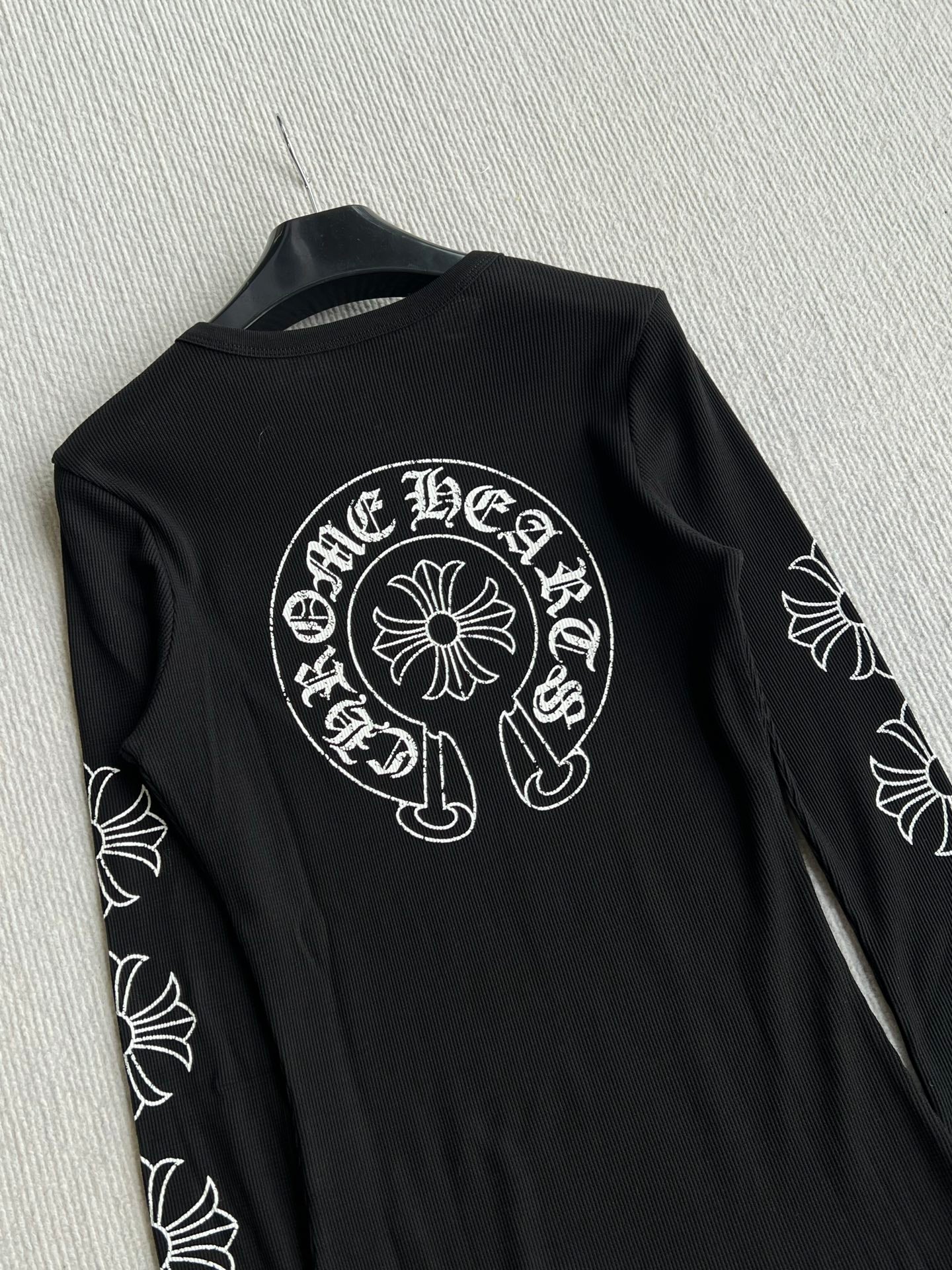 𝐂𝐡𝐫𝐨𝐦𝐞 H𝐞𝐚𝐫𝐭𝐬 26s Long-Sleeve T-Shirt Black Cotton 412317