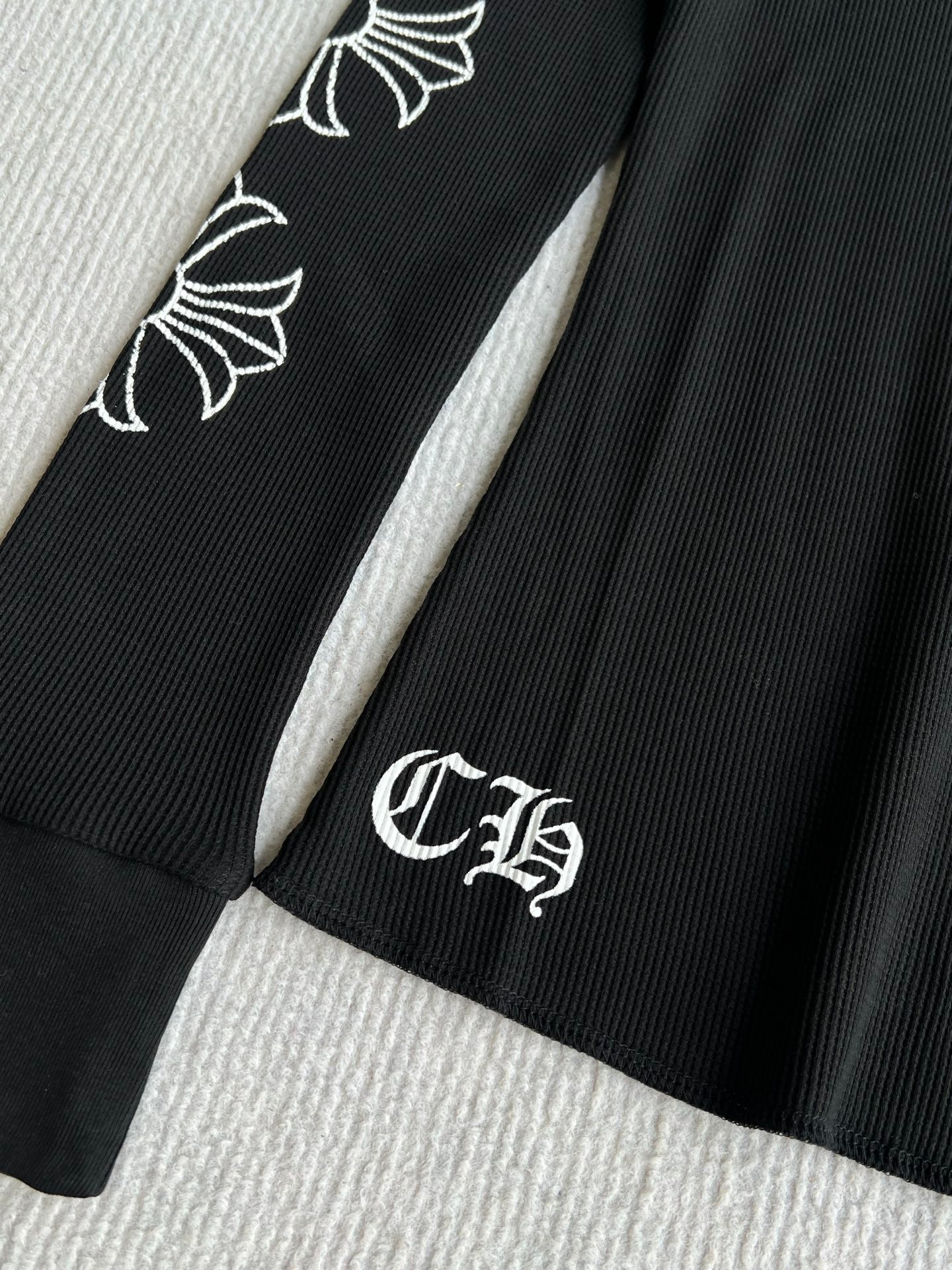 𝐂𝐡𝐫𝐨𝐦𝐞 H𝐞𝐚𝐫𝐭𝐬 26s Long-Sleeve T-Shirt Black Cotton 412317