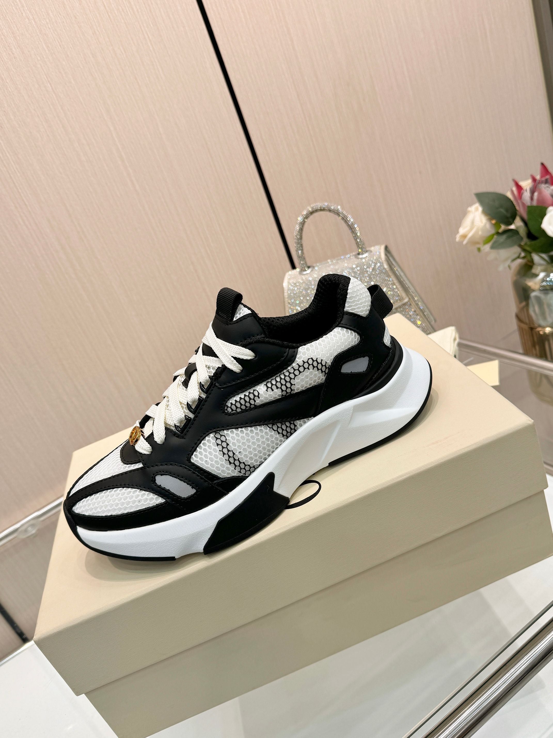 VT 26s Demivee Signature Sneakers White Black Mesh 943077