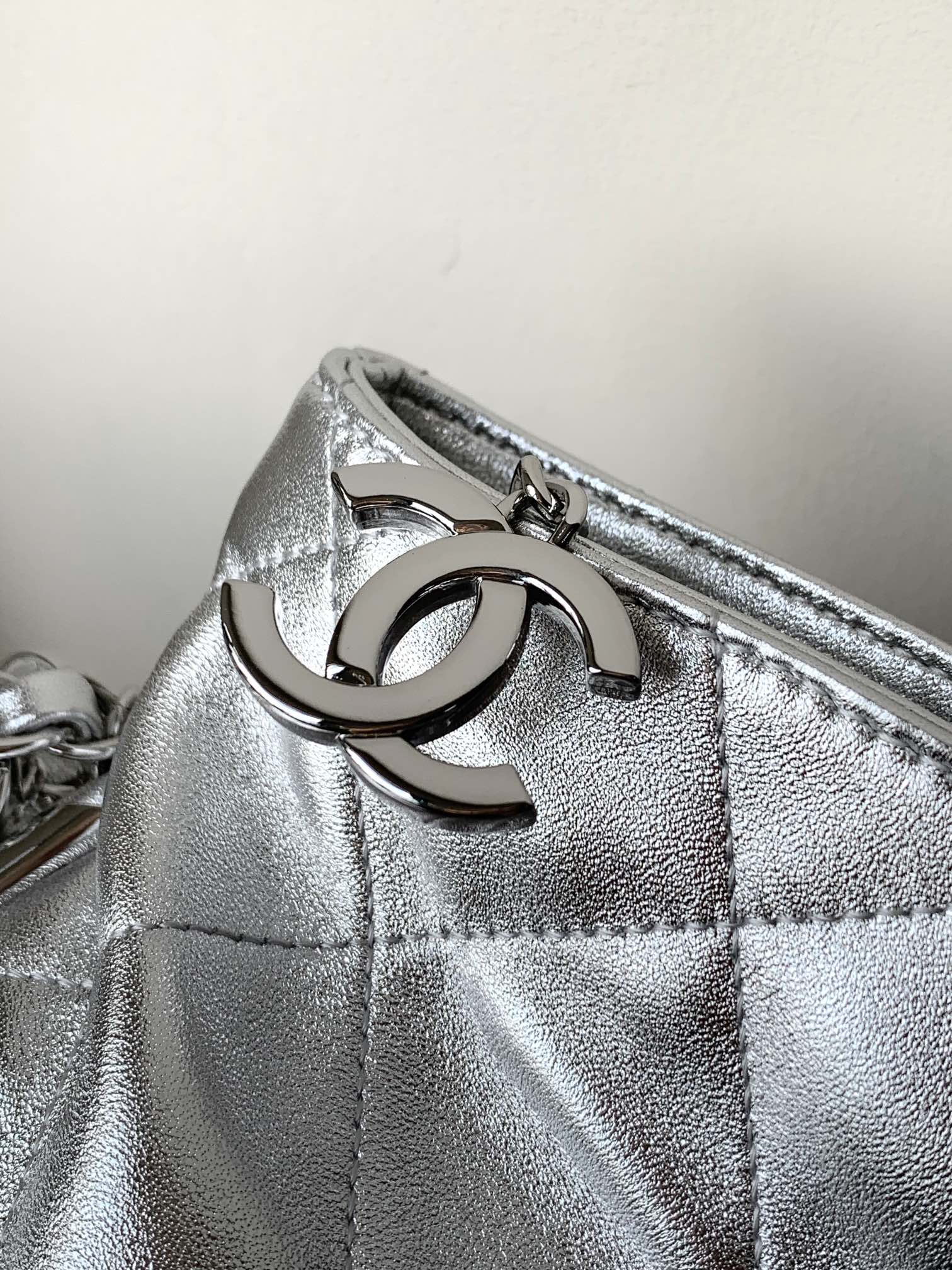 CC Vintage Hobo Bag 30cm Silver Metalic Lambskin Silver Hardware