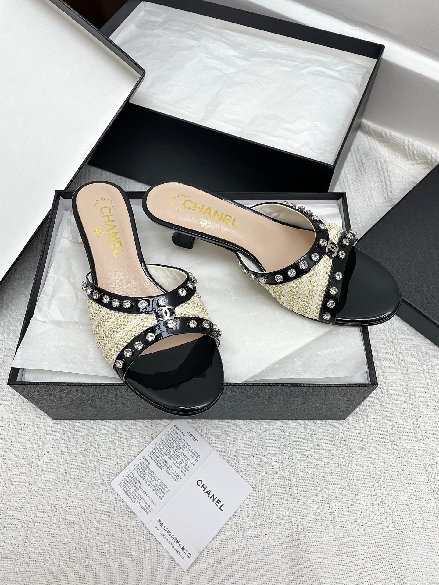 CC 25SS Slippers 5cm Light Yellow Raffia Black Patent Calfskin 338299