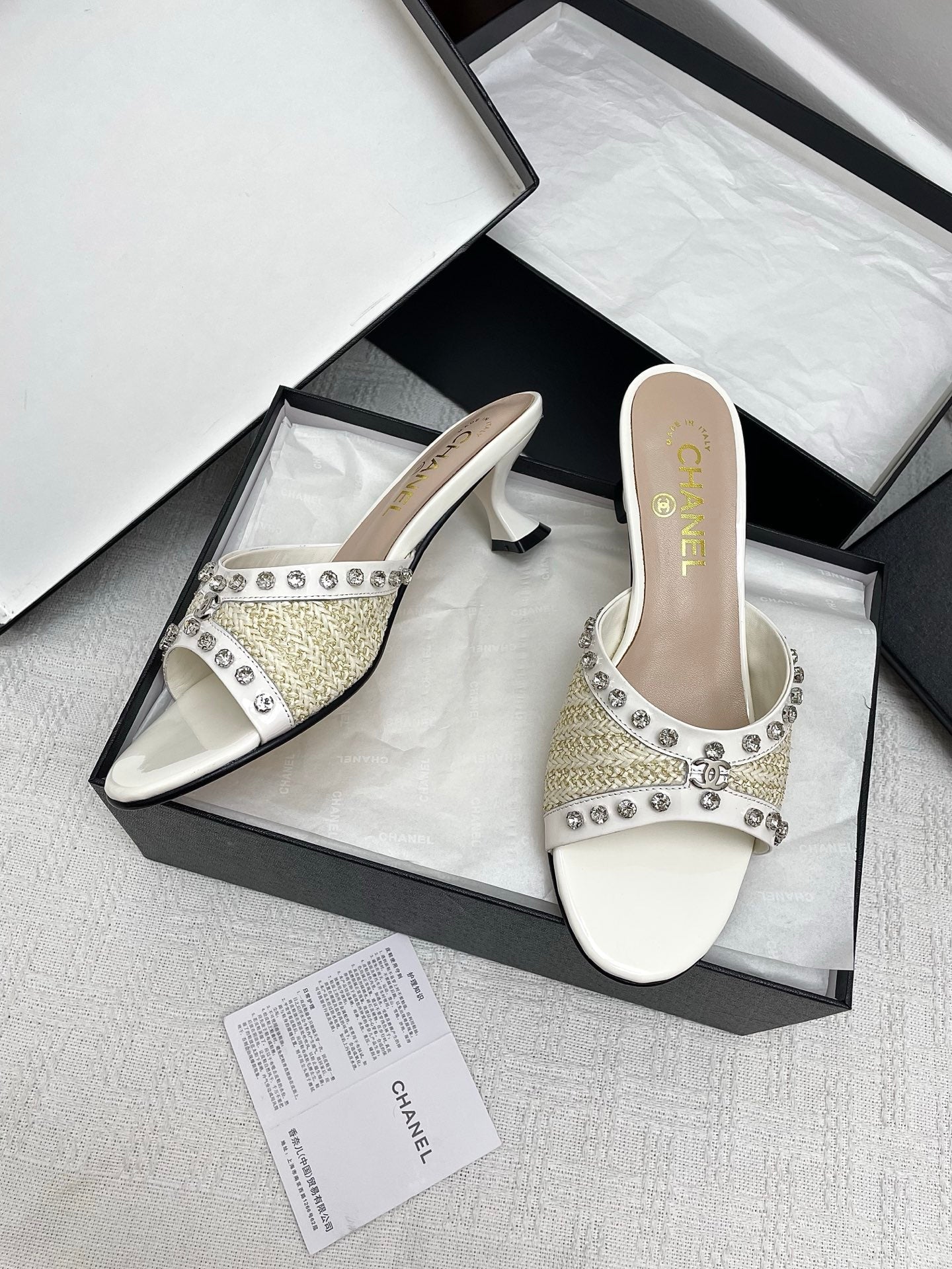 CC 25SS Slippers 5cm Light Yellow Raffia White Patent Calfskin 338301