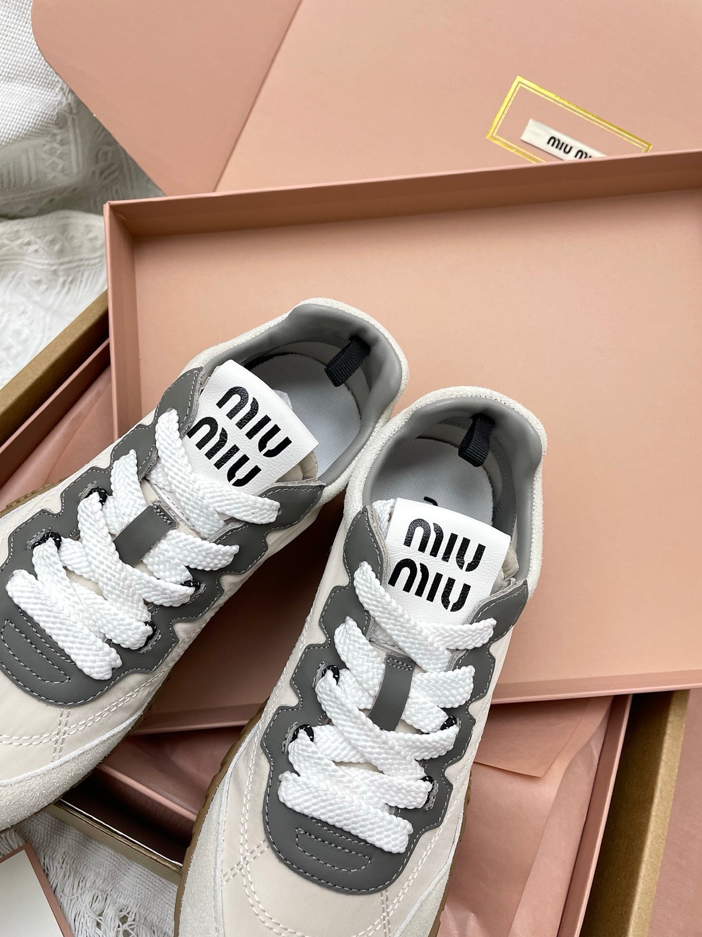 Miu Tyre Sneaker Ivory Taupe Suede 611343