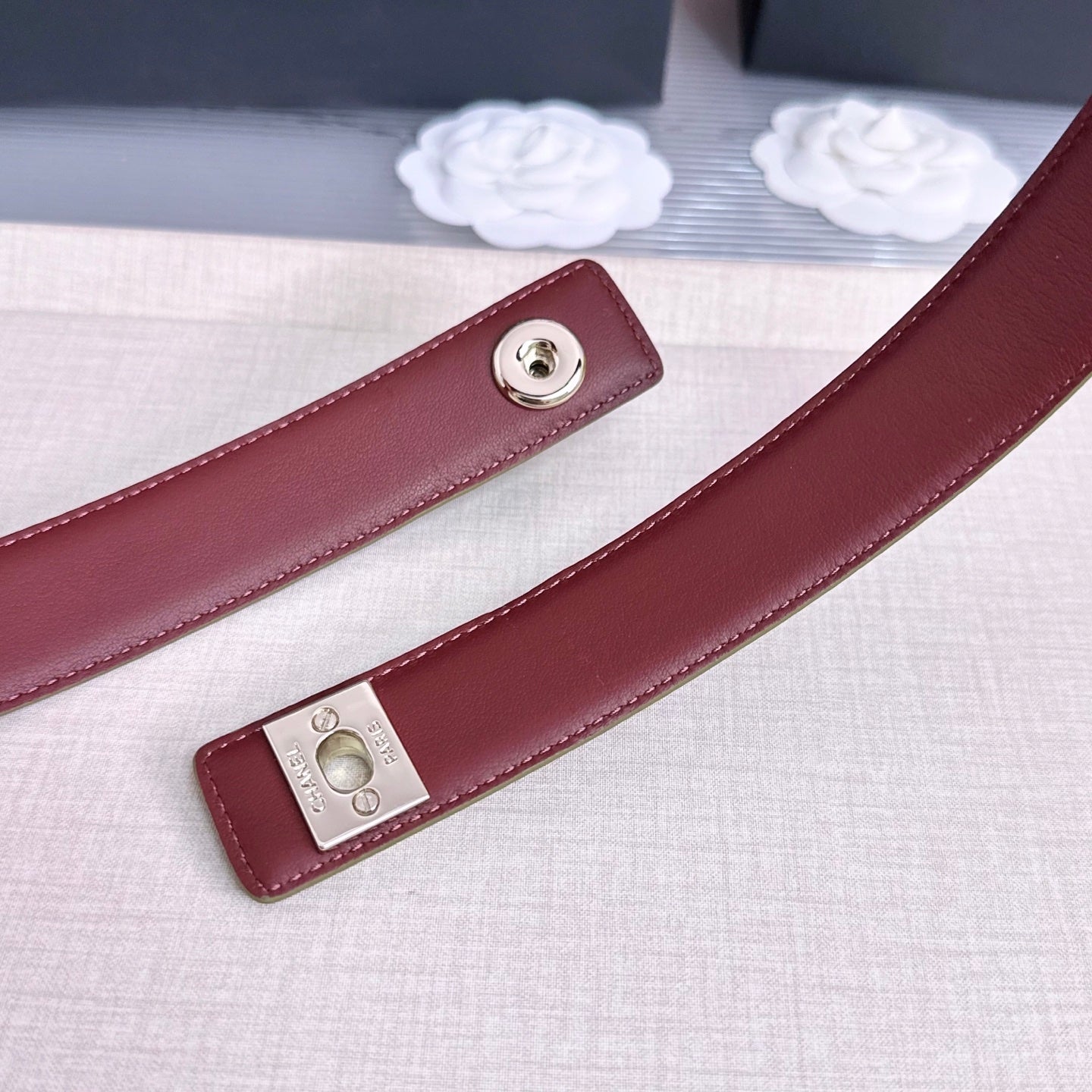 CC Fall Winter 2026 3cm Belt Khaki Sliver Crocodile-Embossed Leather