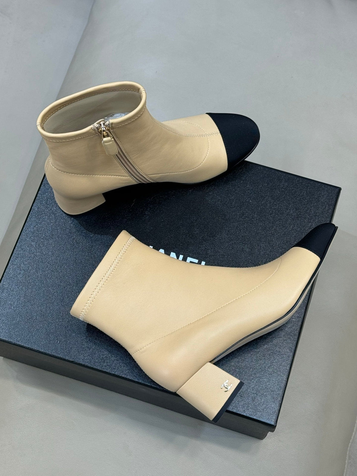 CC 26s Cap-Toe Ankle Boots 5.5cm Beige Leather 150311