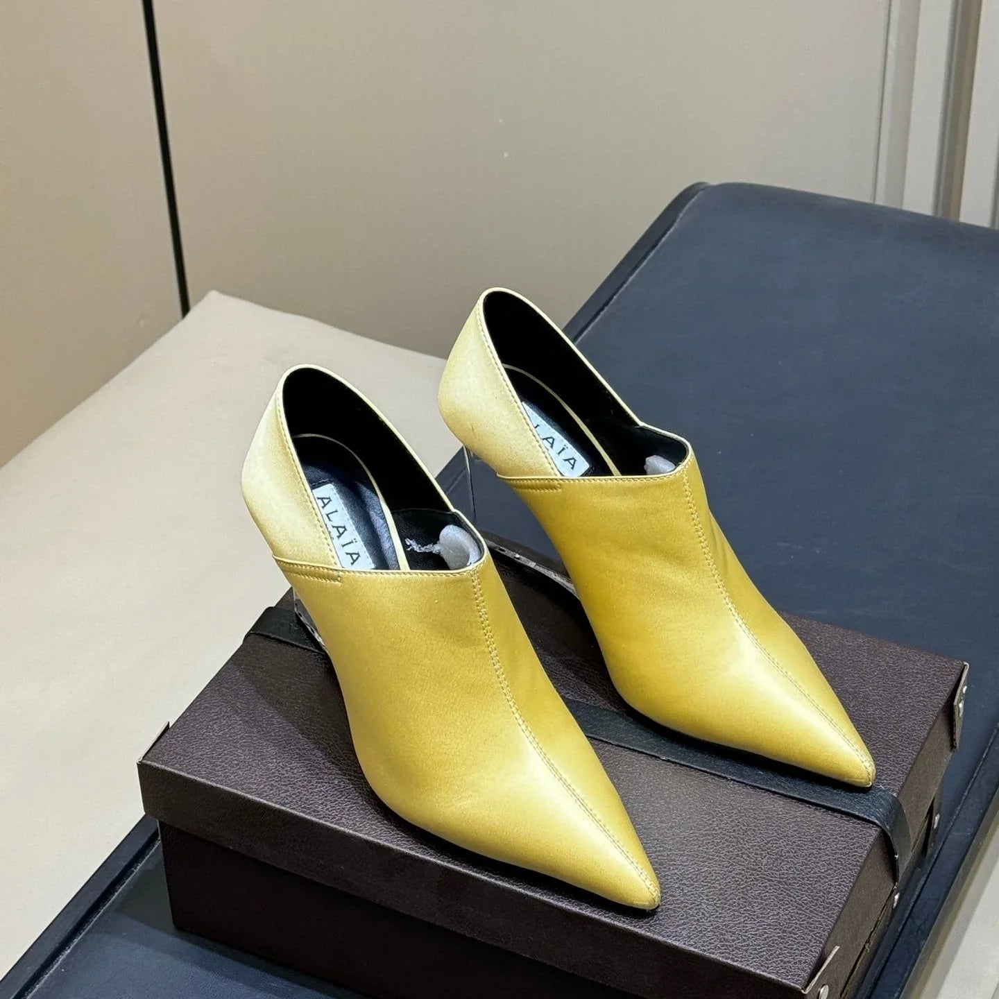 Alaia 26 Pointed-Toe High Heels 70 Yellow Genuine Leather 621724