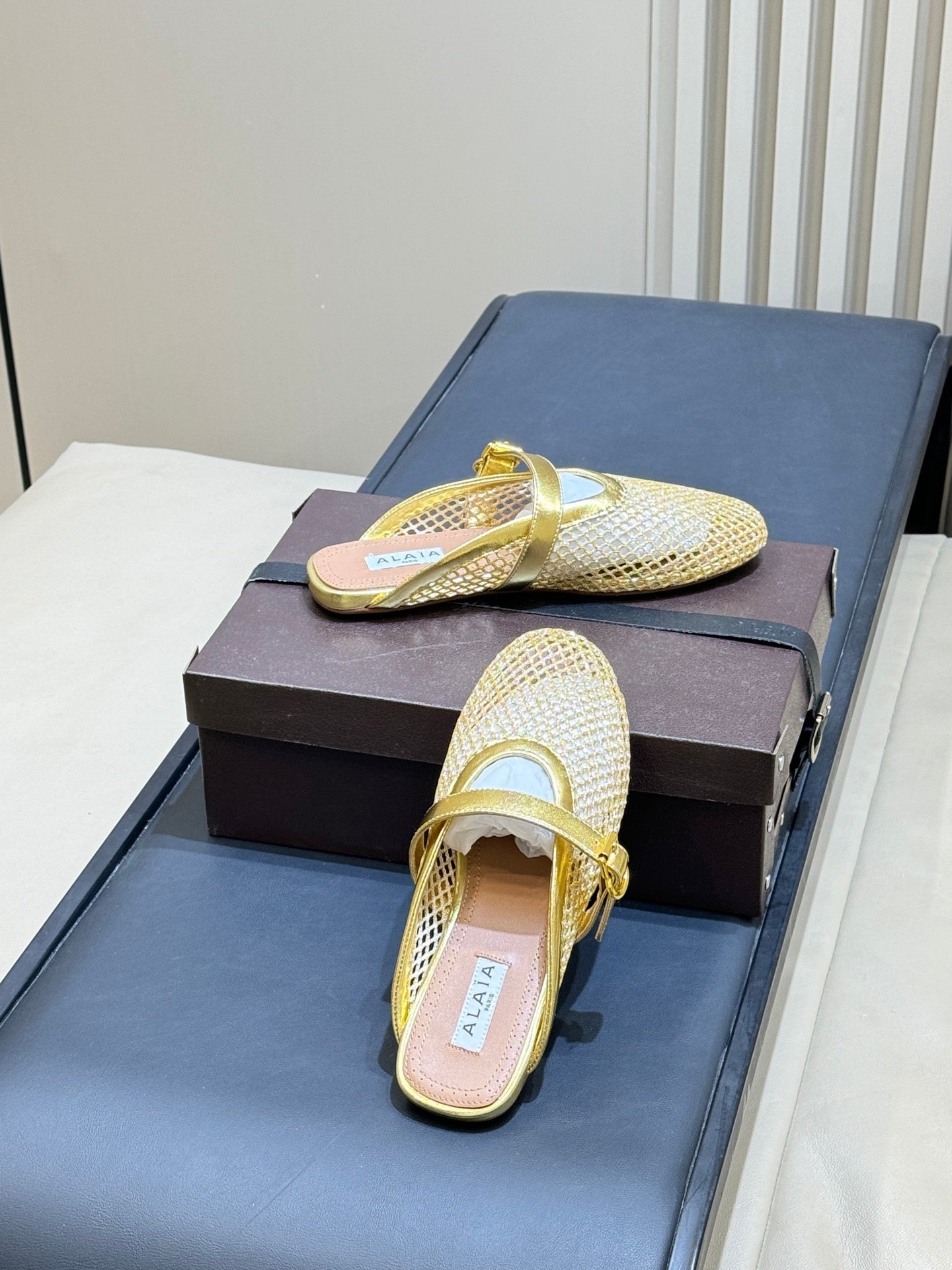 Alaia 26s Fishing Net Mule Gold Leather 820357