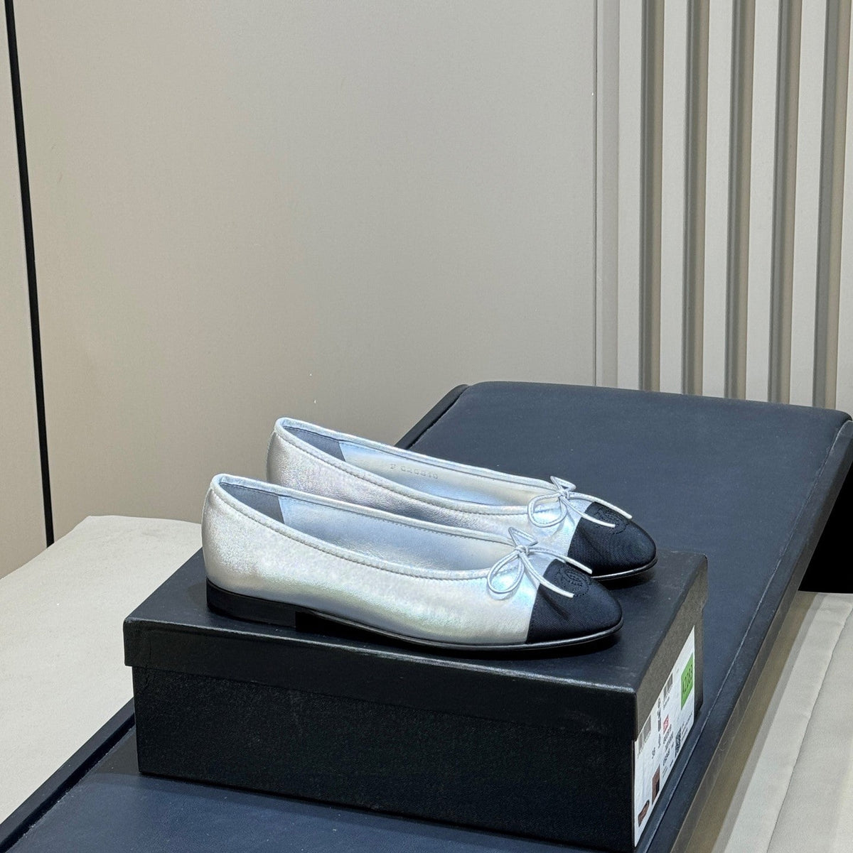 CC 26s Bow Ballet Flats 1cm Silver Black Leather 150303