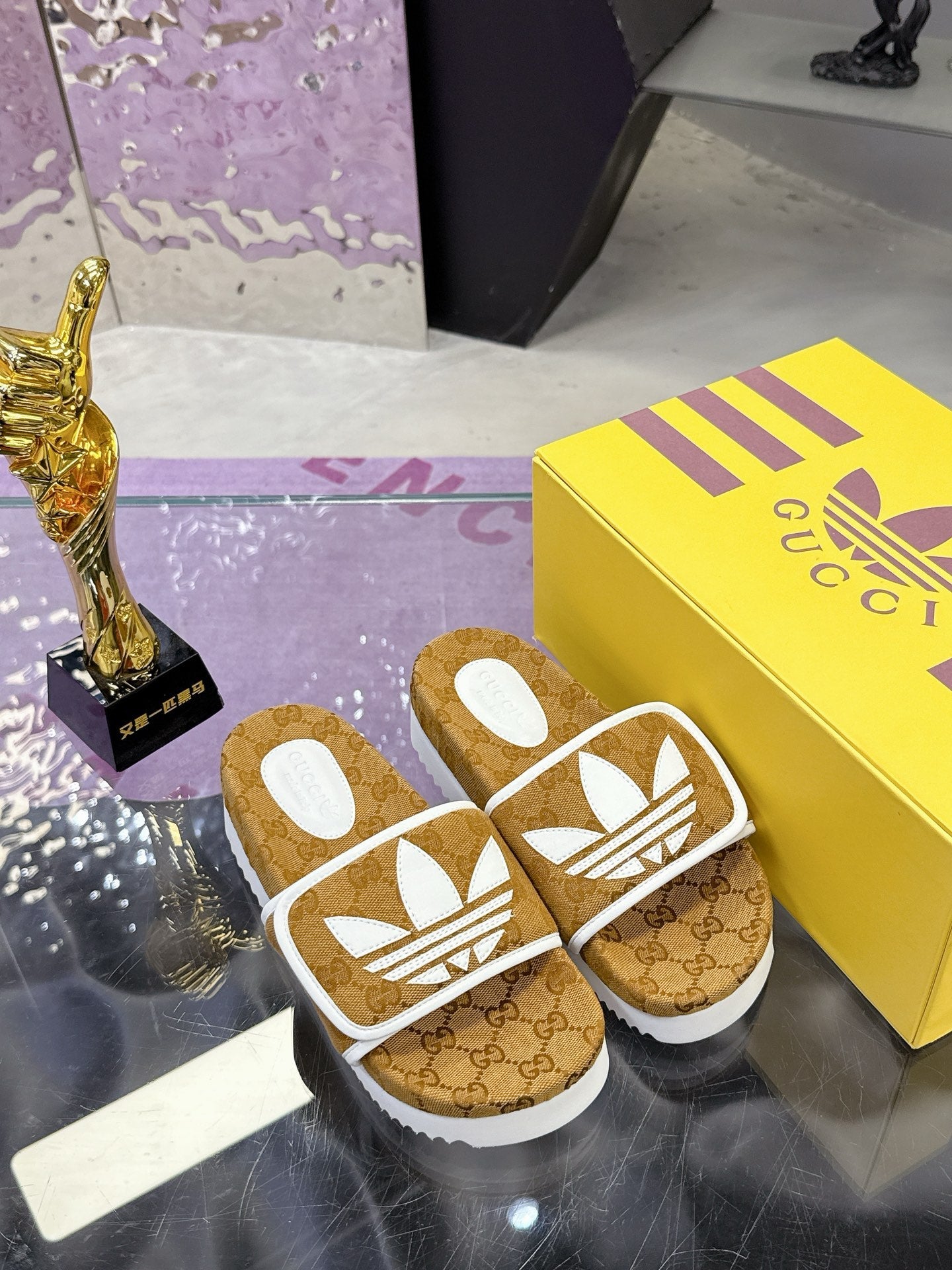 GG x Adidas Slipper Brown White Canvas 672158