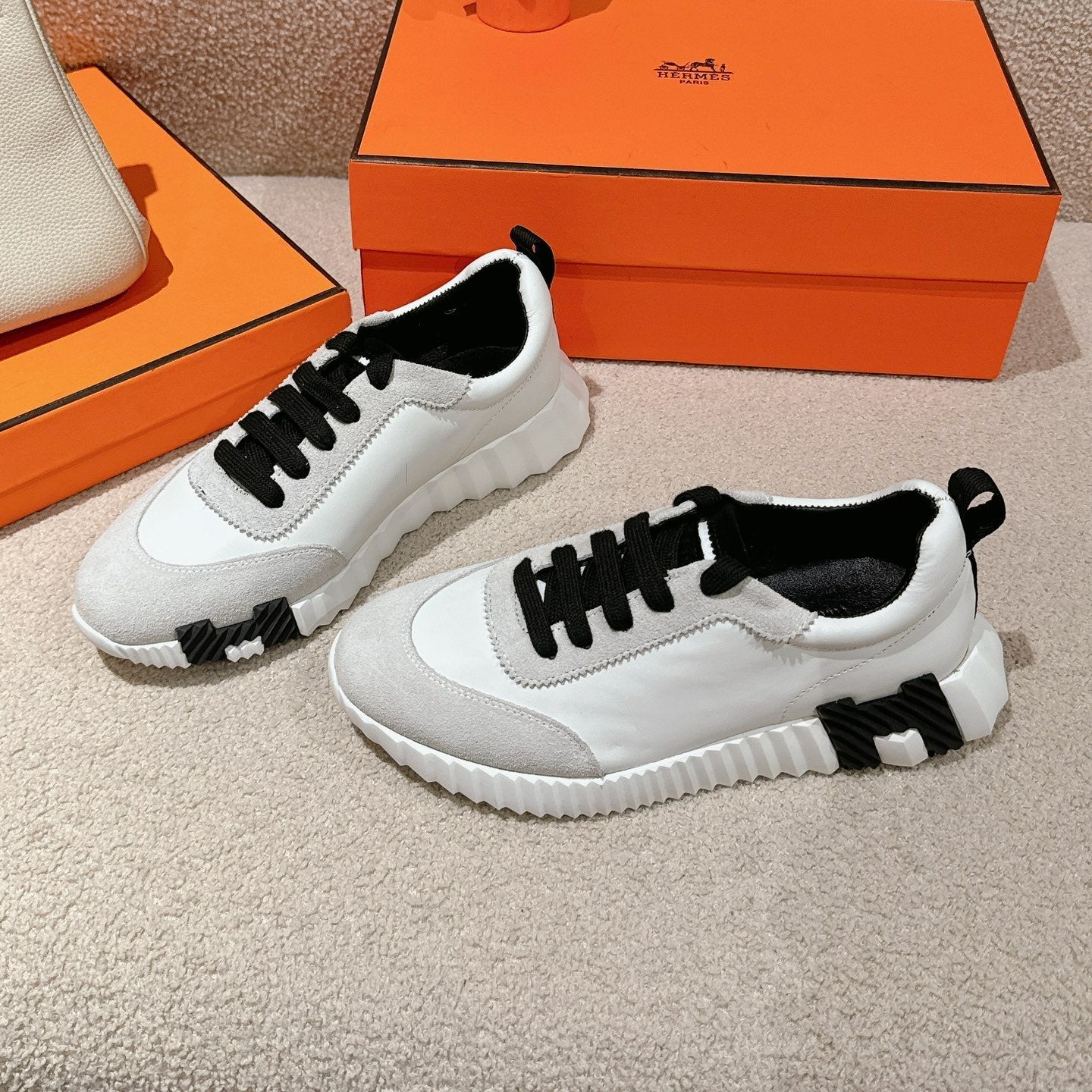 HM Mainland Sneaker In Pale Gray Suede And White Calfskin