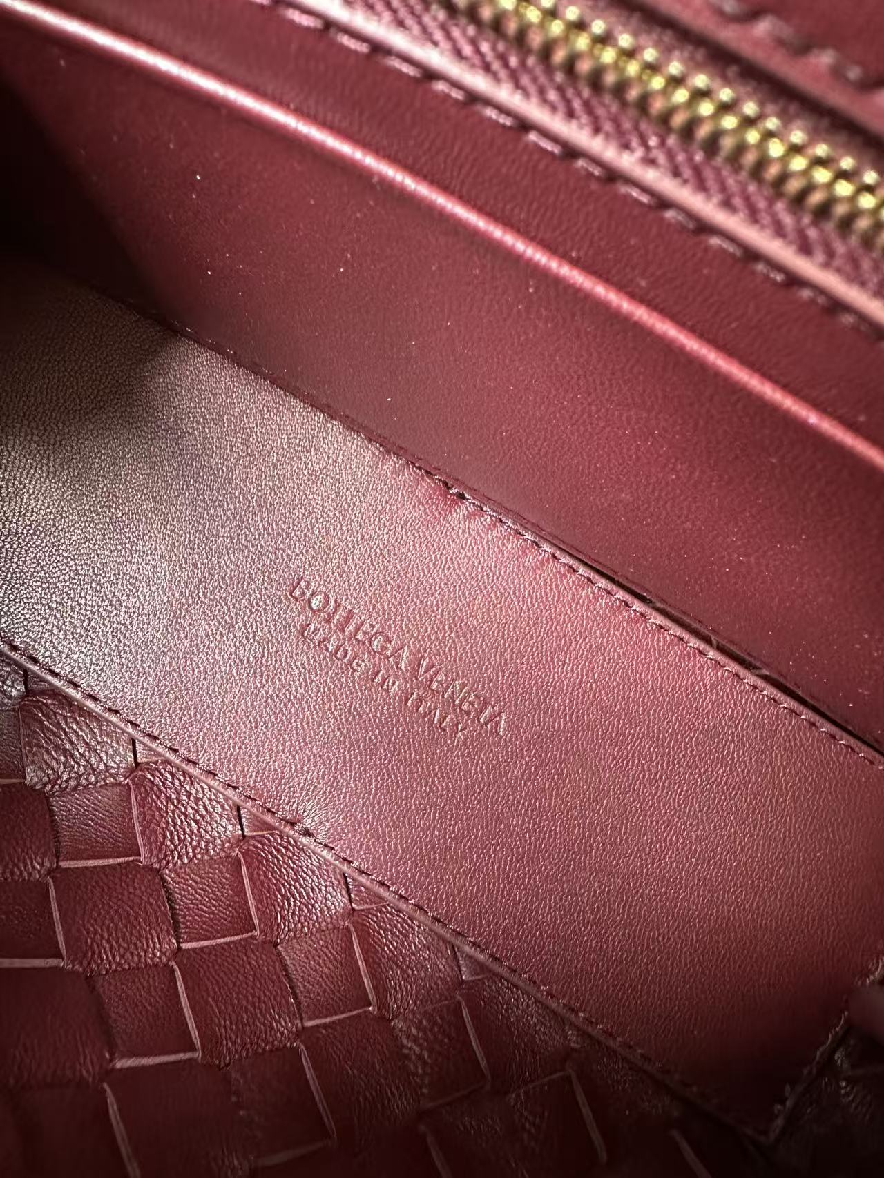 BV Small Andiamo Bag 20cm Burugundy Intrecciato Leather 291445