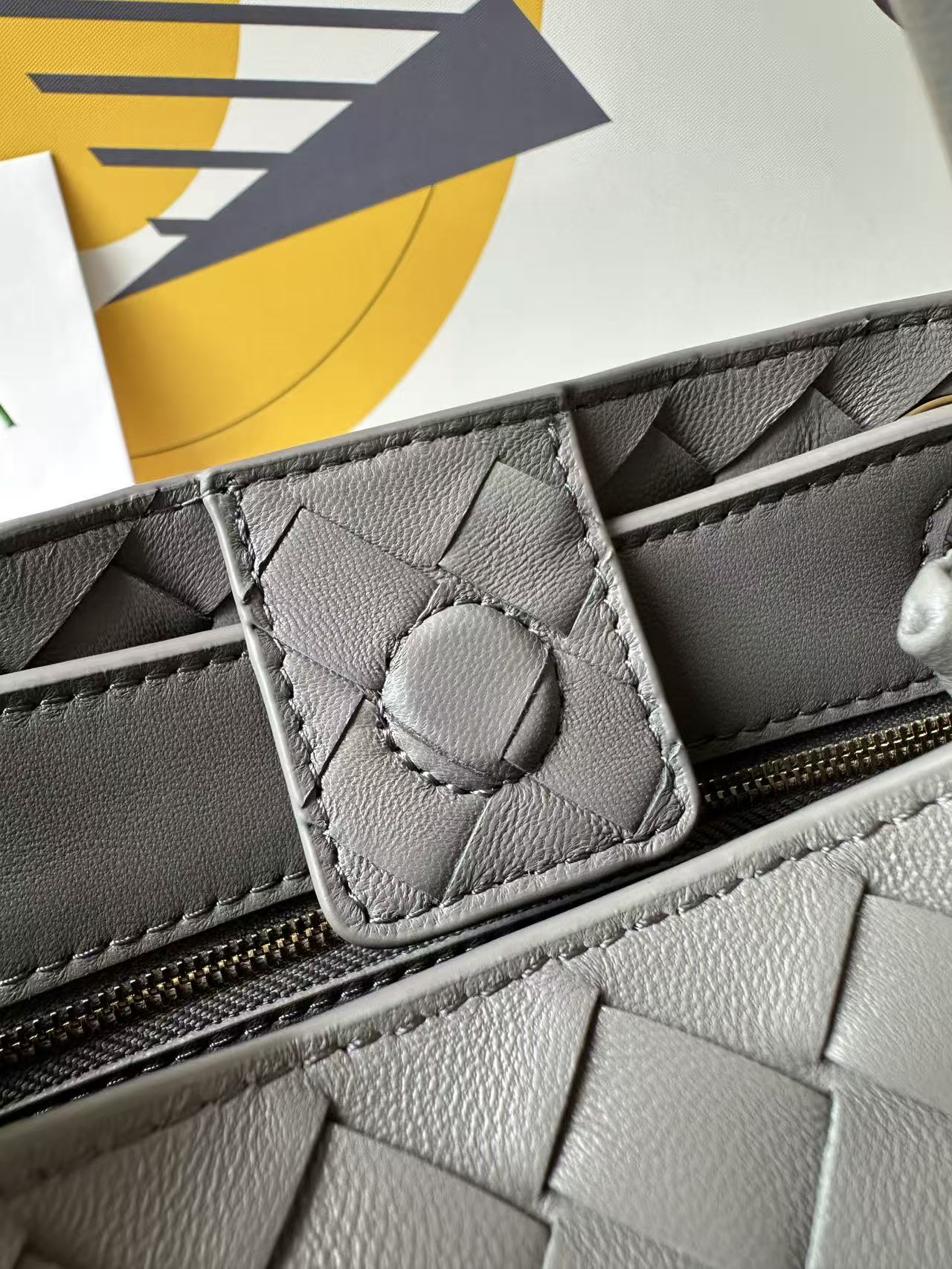 BV Small Andiamo Bag 20cm Grey Intrecciato Leather 291448