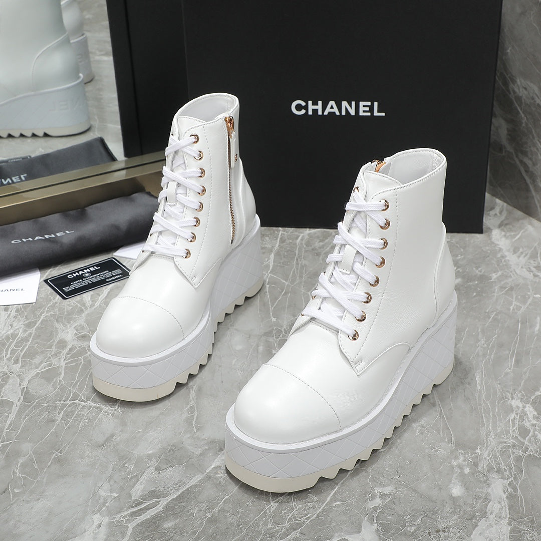 CC 24 Interlocking Logo Combat Boots 100mm White Lambskin 432650