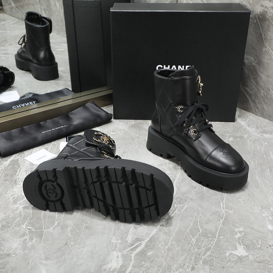 CC Interlocking Logo Combat Boots Full Black Quilted Lambskin 432654