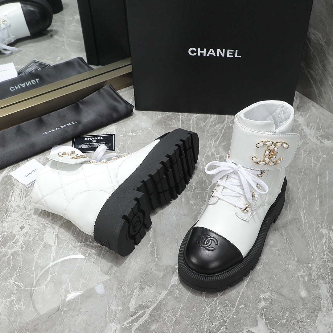 CC Interlocking Logo Combat Boots In Black White Quilted Lambskin 432655