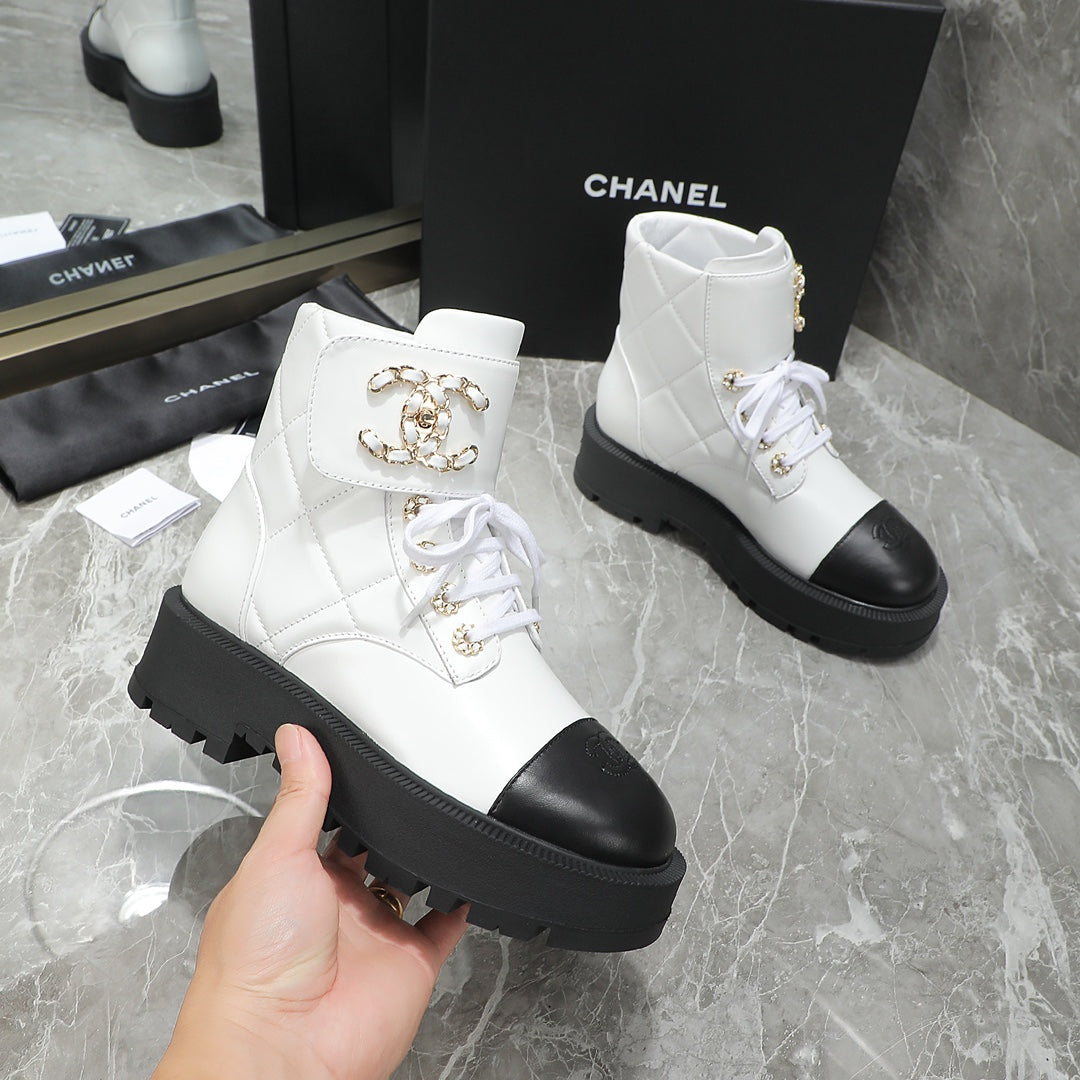 CC Interlocking Logo Combat Boots In Black White Quilted Lambskin 432655