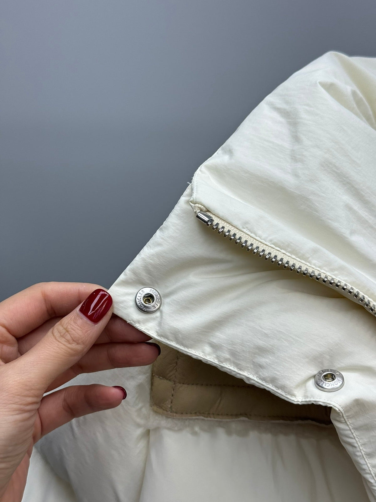 Moncler 26s Jacket Jotty Short Down Jacket Ivory Leather Nylon 427765