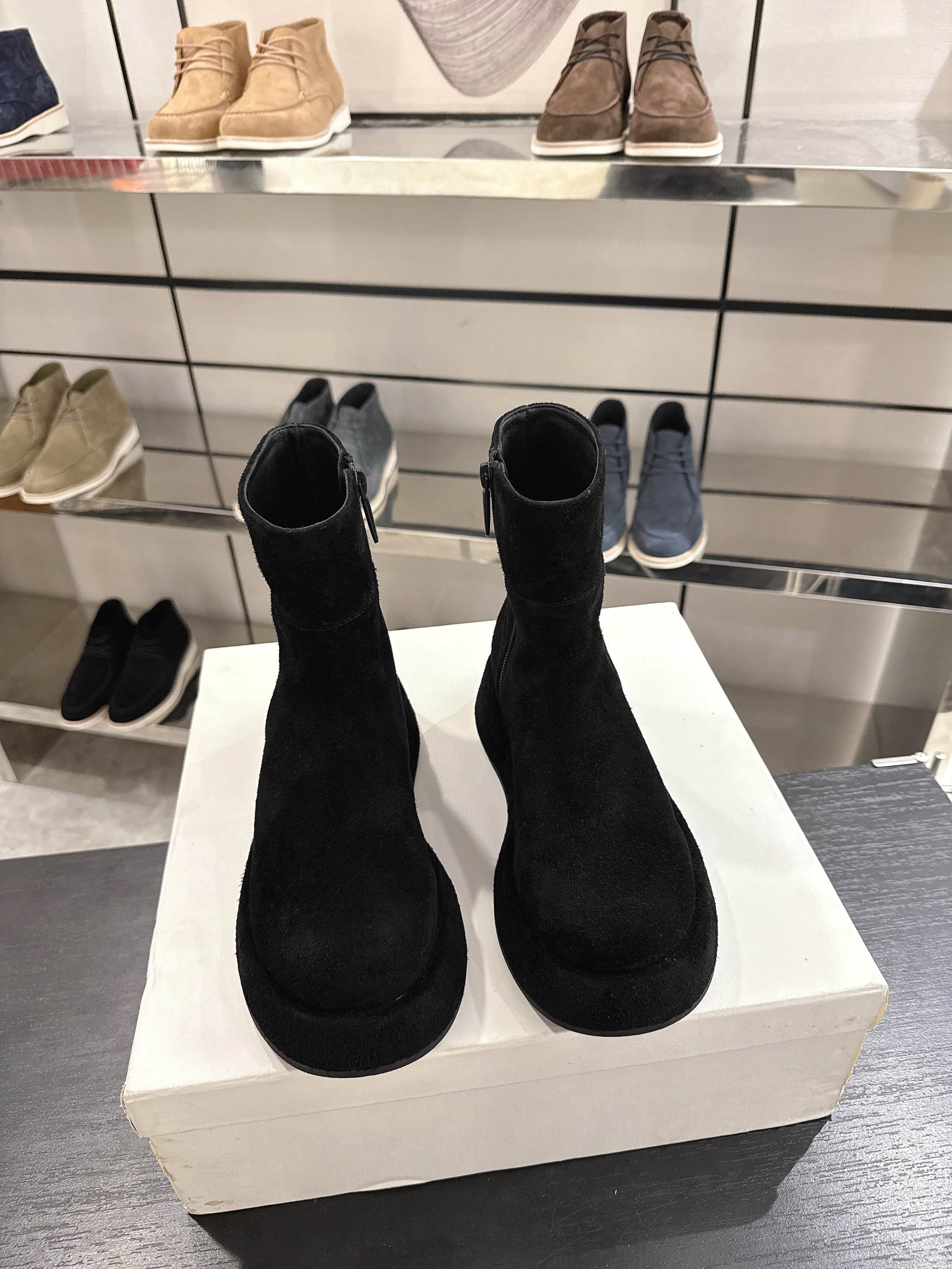 The Row SS2025. Boots Black Suede 543371
