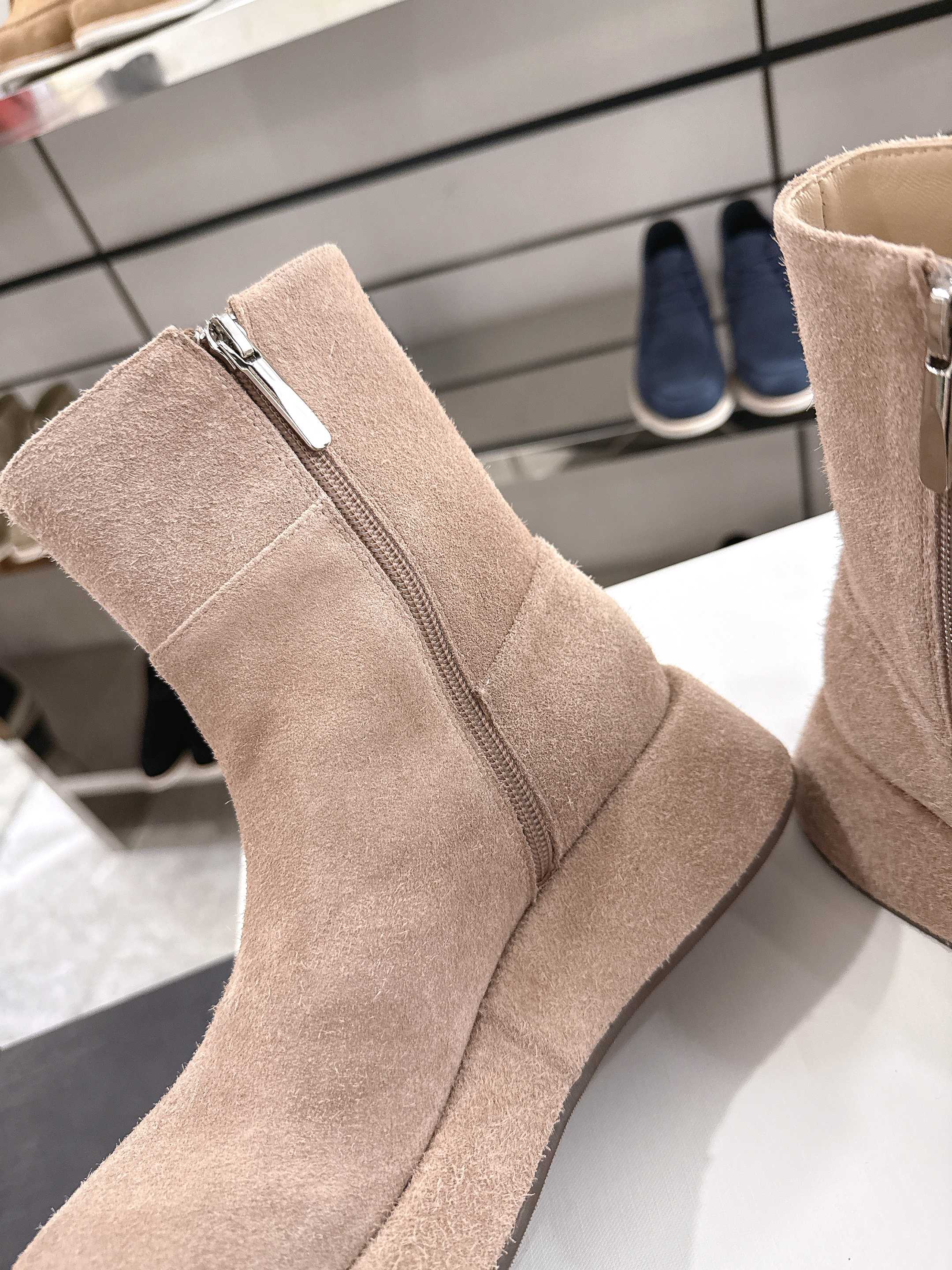 The Row SS2025. Boots Brown Suede 543372