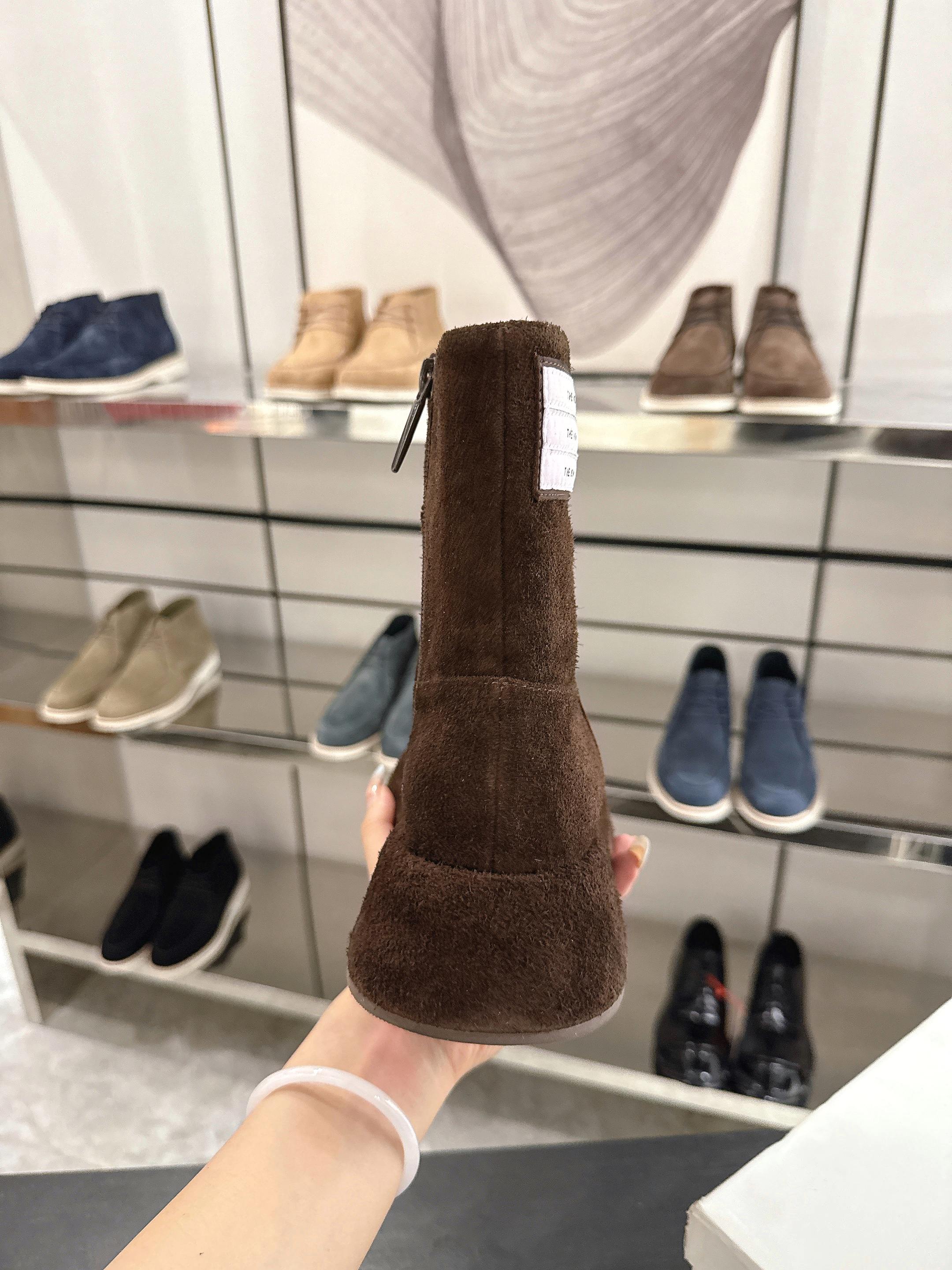 The Row SS2025. Boots Dark Brown Suede 543373