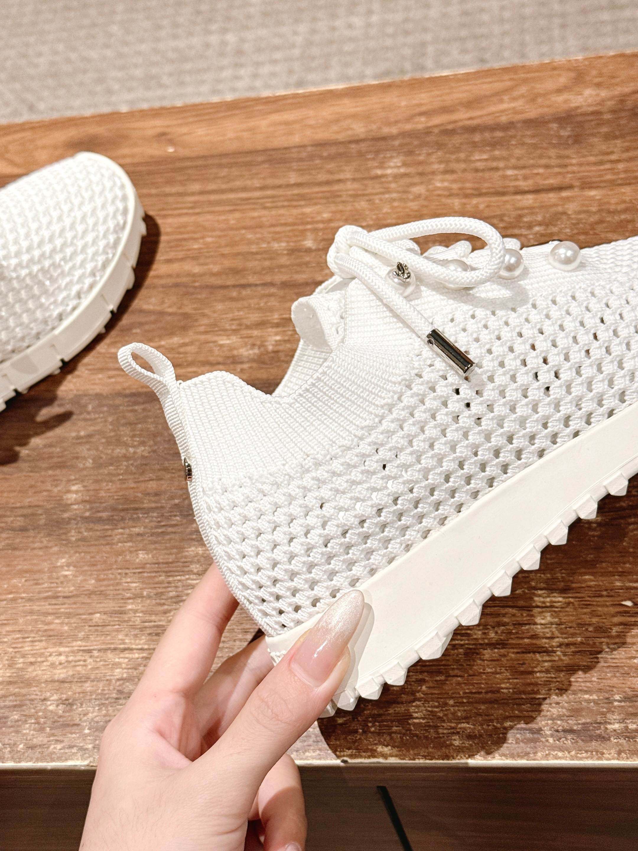 Jimmy Veles Pearl-Embellished Sneakers White Lace Rubber 400160