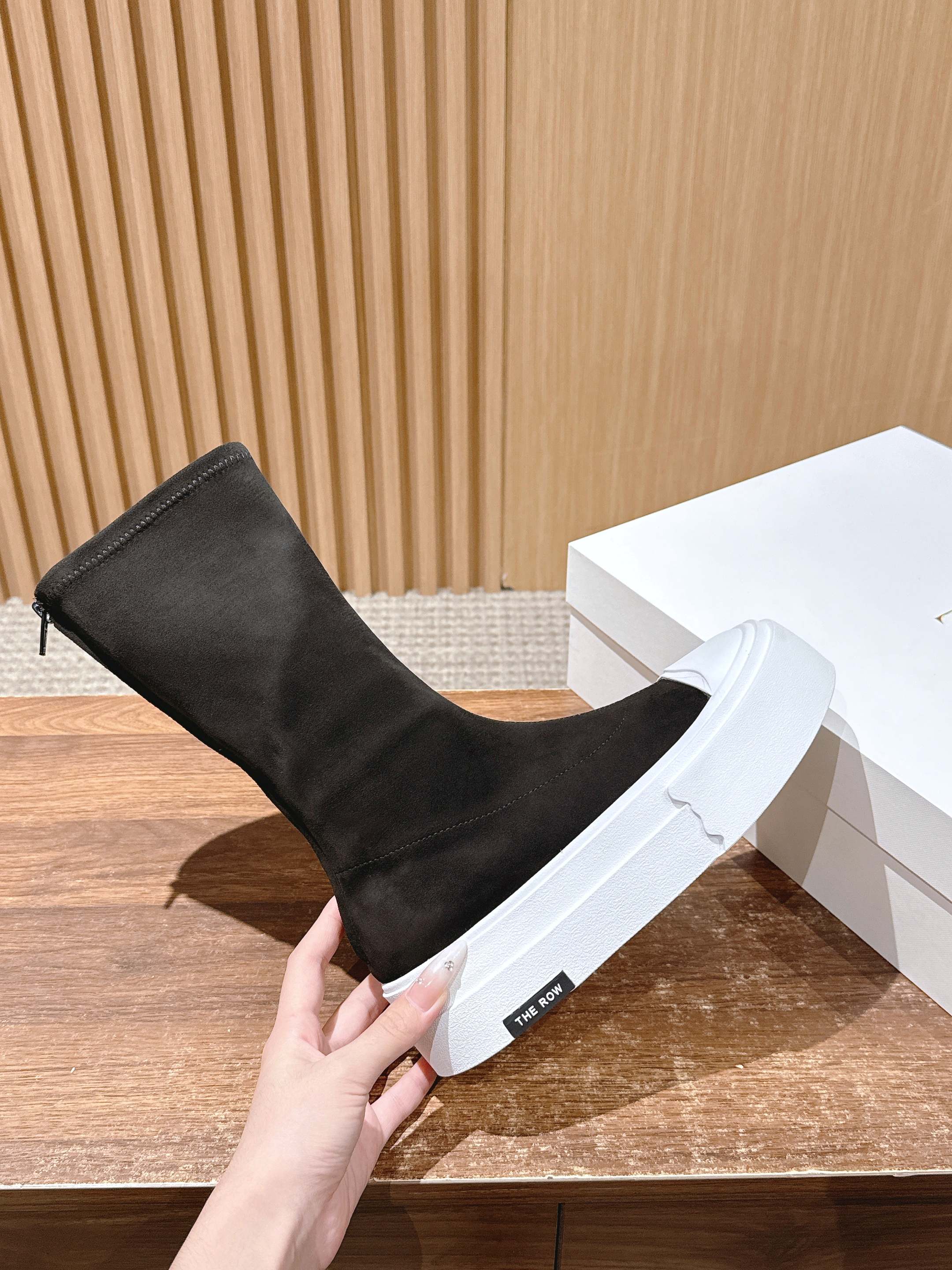 The Row Thick-soled Classic Round Toe Stretch Boots Black White Suede 444176