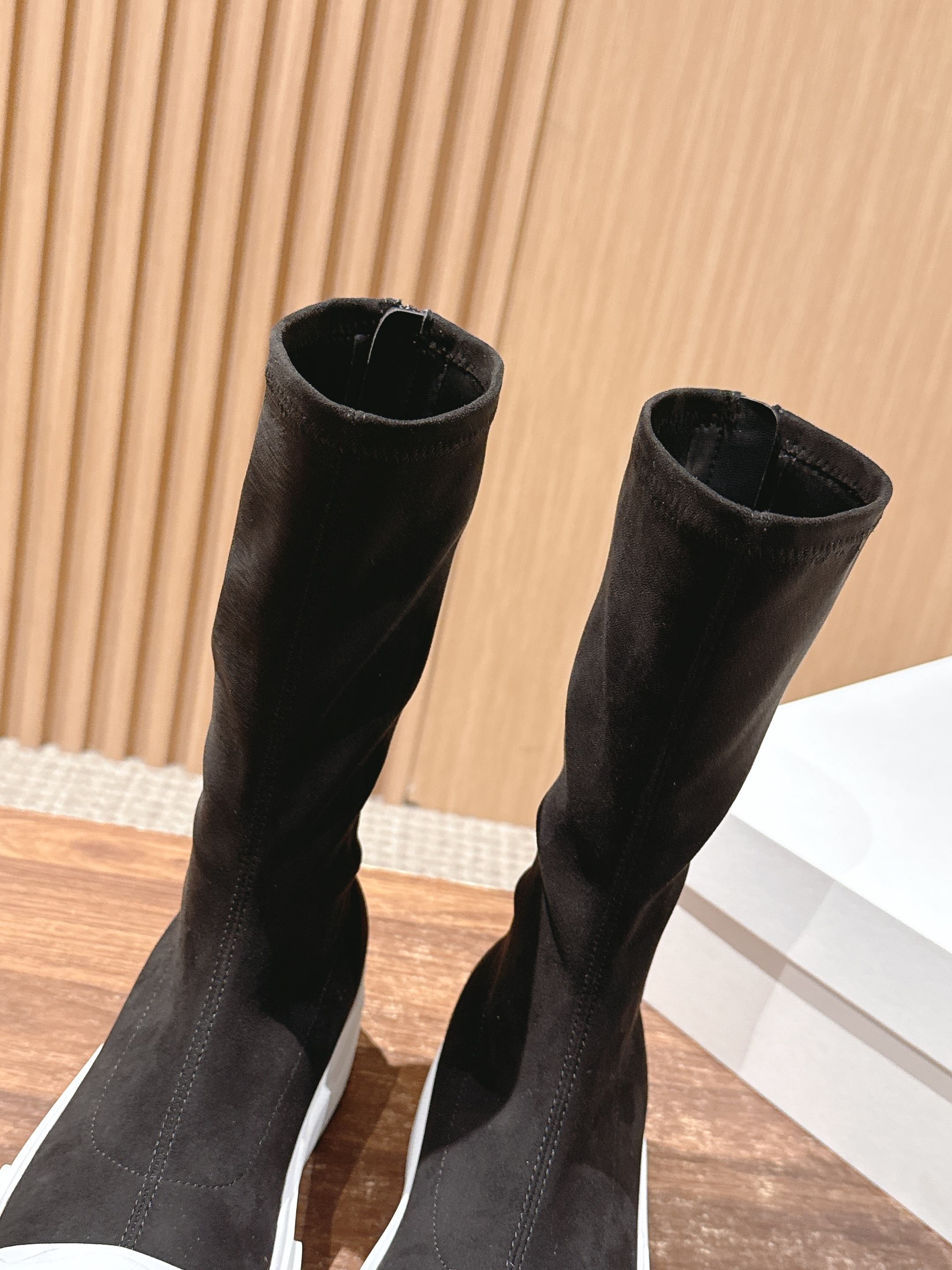 The Row Thick-soled Classic Round Toe Stretch Boots Black White Suede 444176