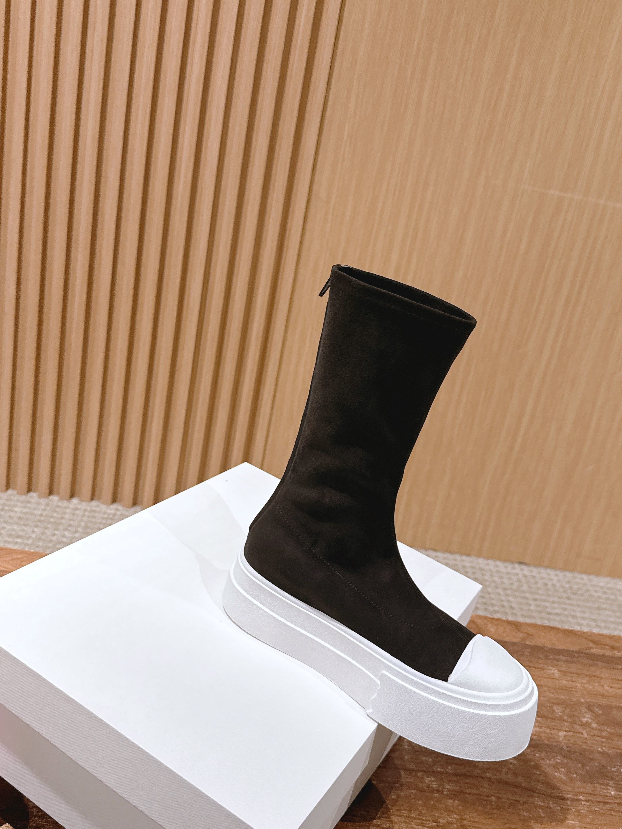 The Row Thick-soled Classic Round Toe Stretch Boots Black White Suede 444176
